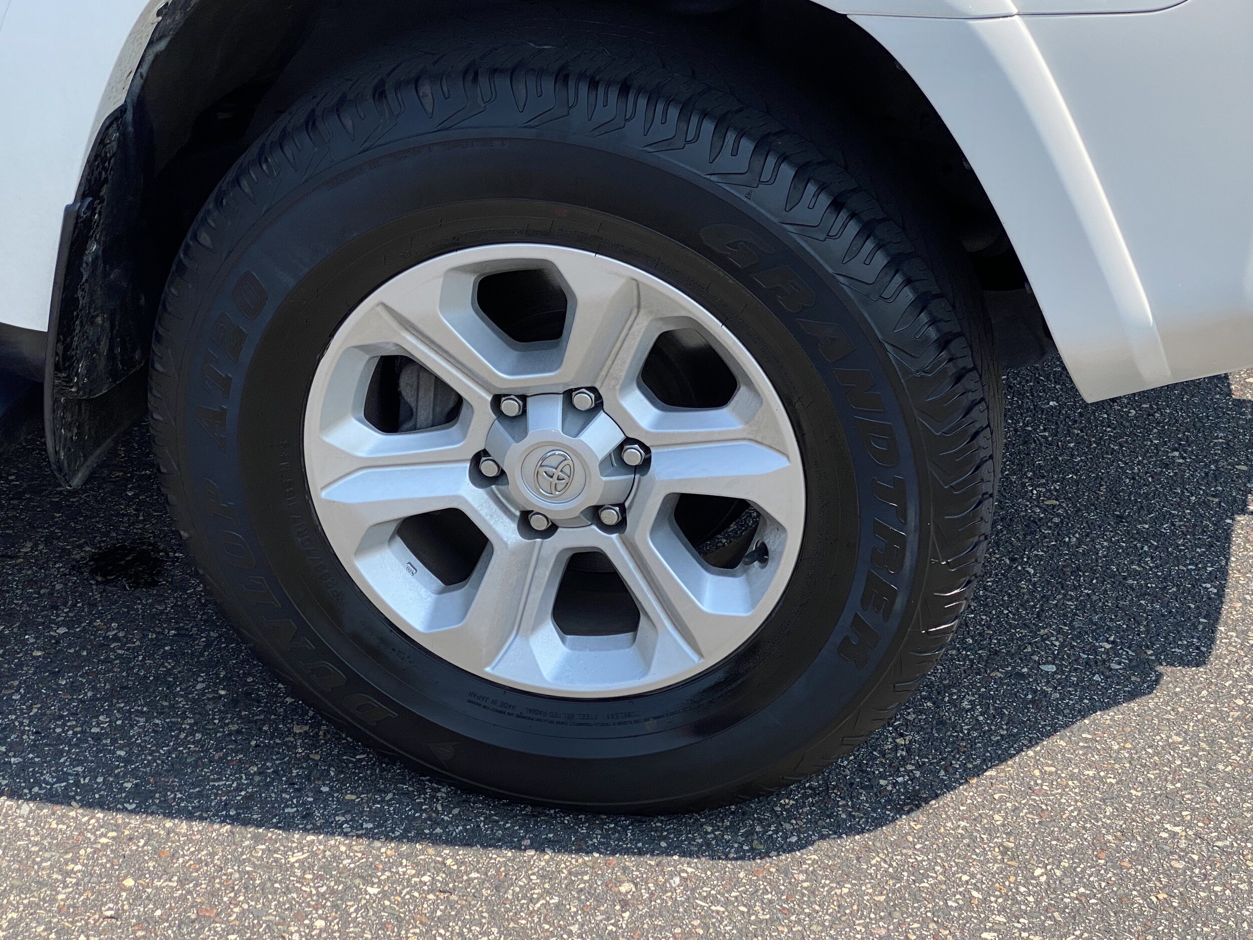 2022 Toyota 4Runner SR5 photo 2