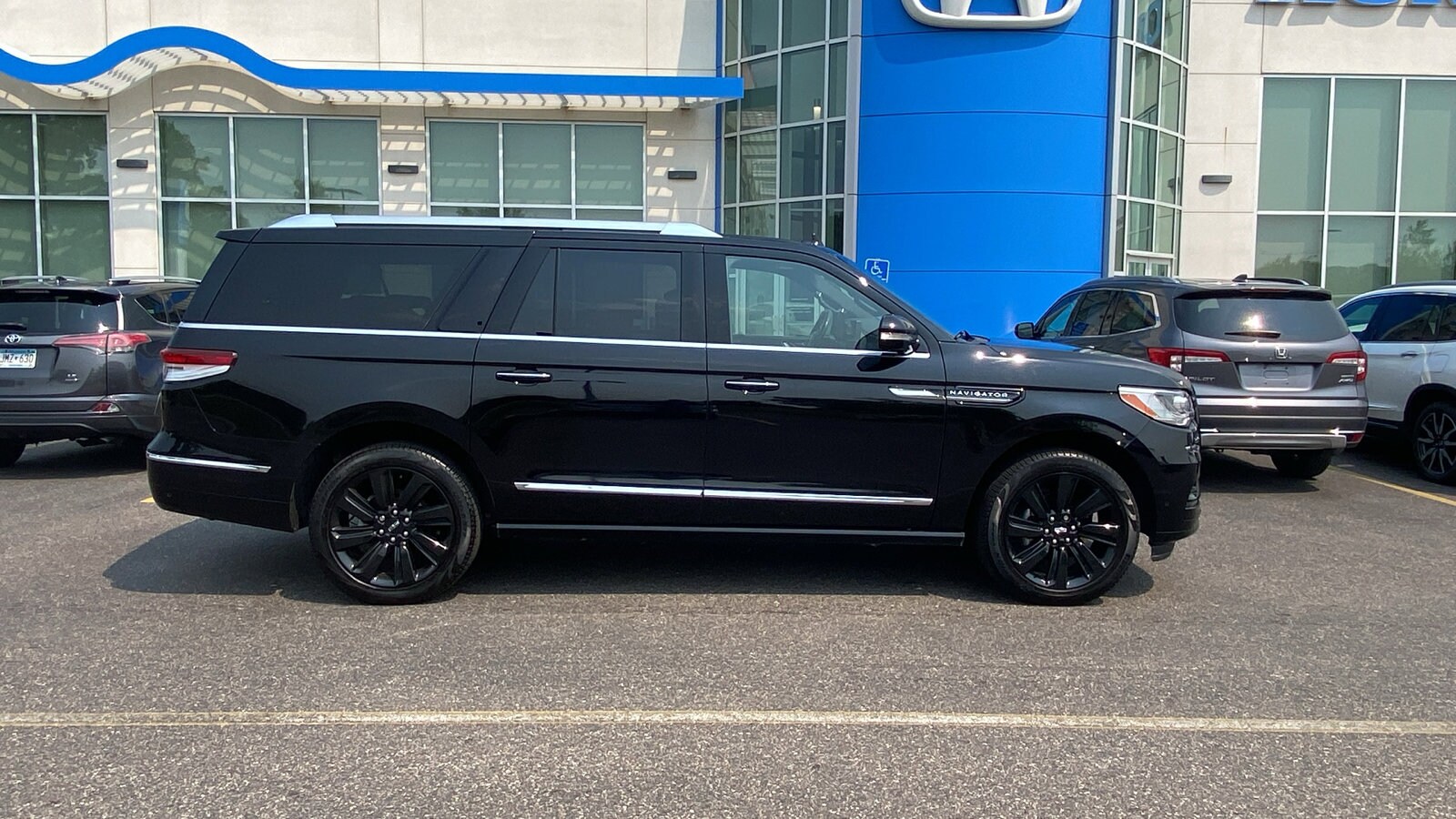 2023 Lincoln Navigator L Reserve photo 4