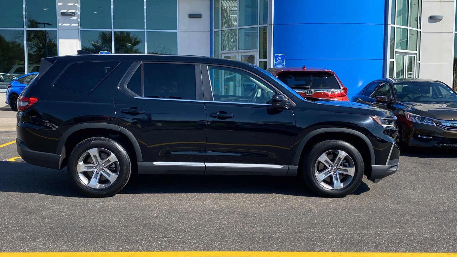 2024 Honda Pilot EX-L photo 2
