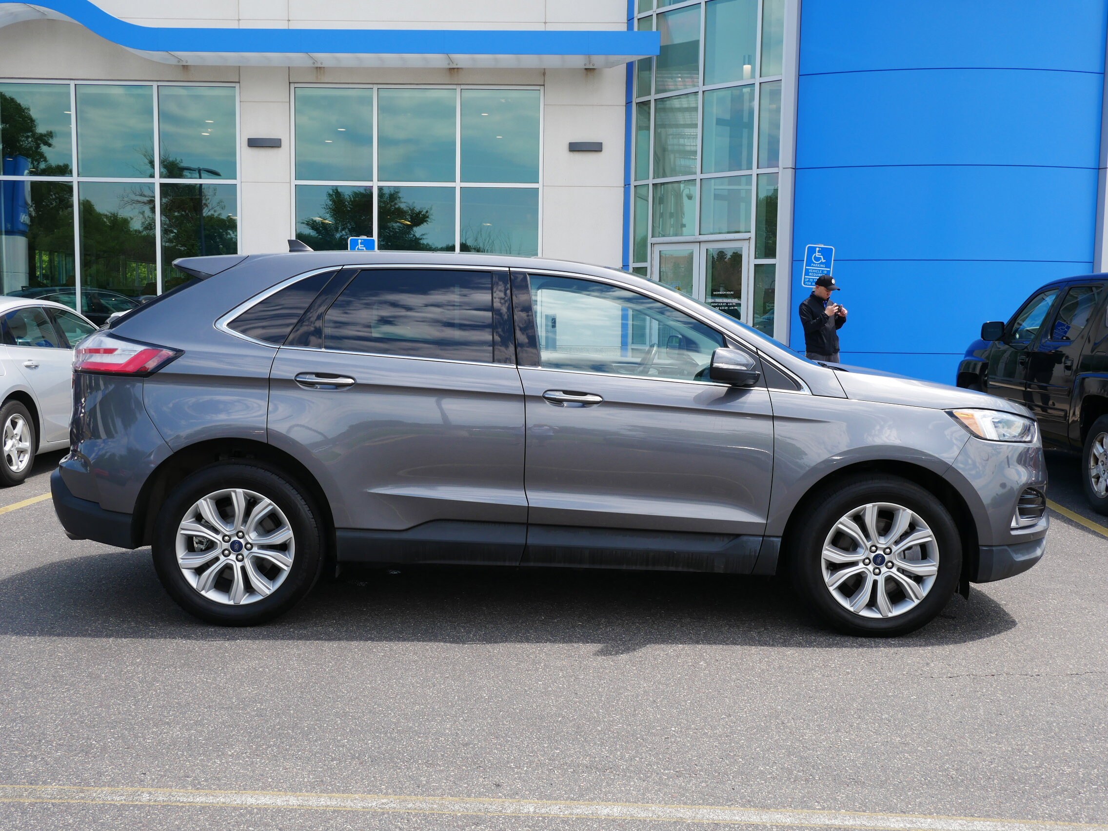 2022 Ford Edge Titanium photo 4