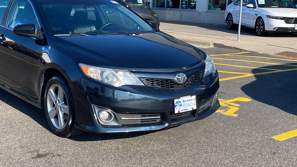 Used 2014 Toyota Camry SE Sedan