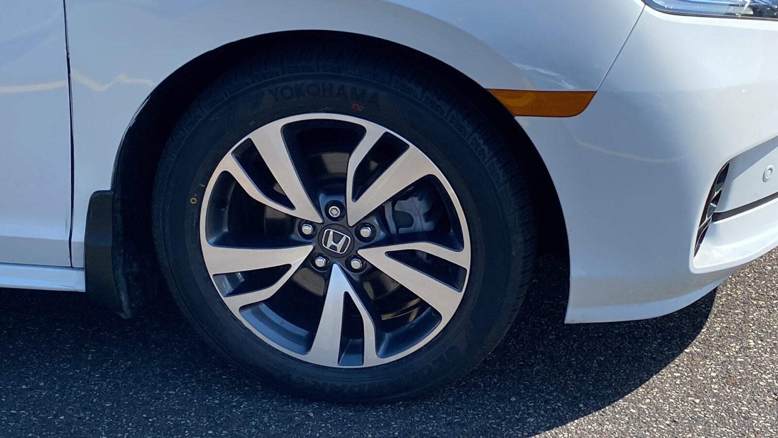 2023 Honda Odyssey Touring photo 3