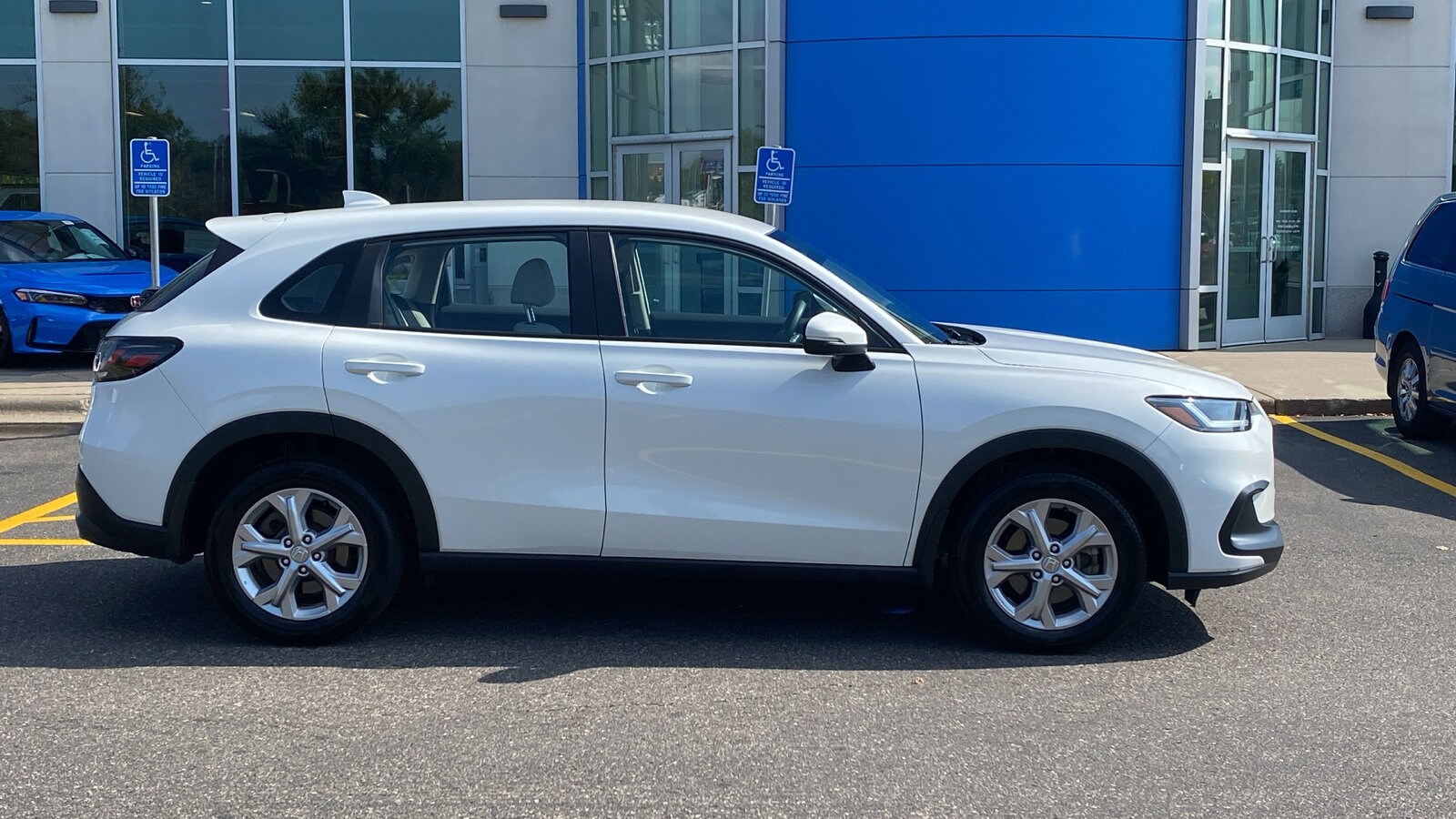 2023 Honda HR-V LX photo 4
