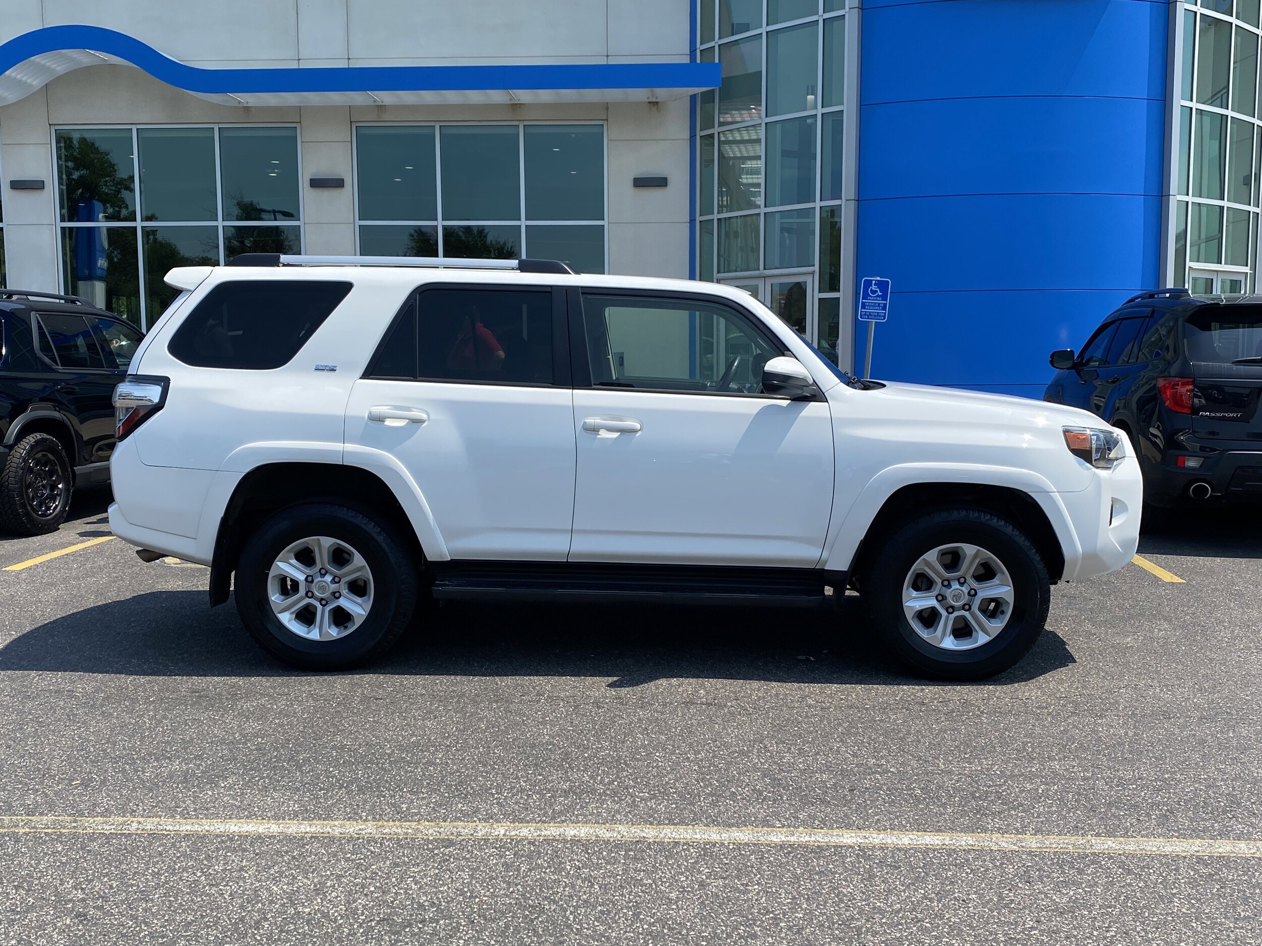 2022 Toyota 4Runner SR5 photo 3