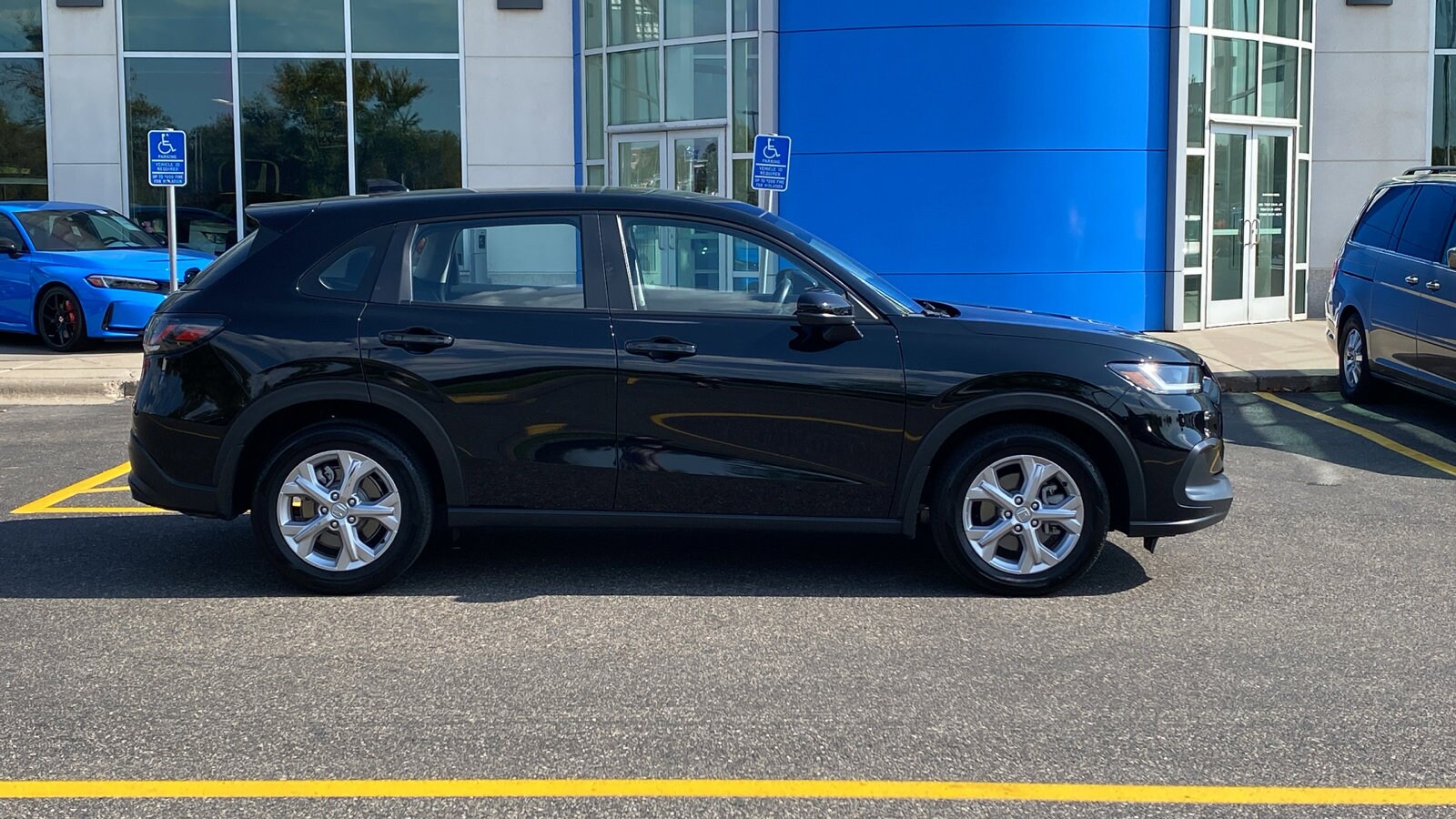 2024 Honda HR-V LX photo 2