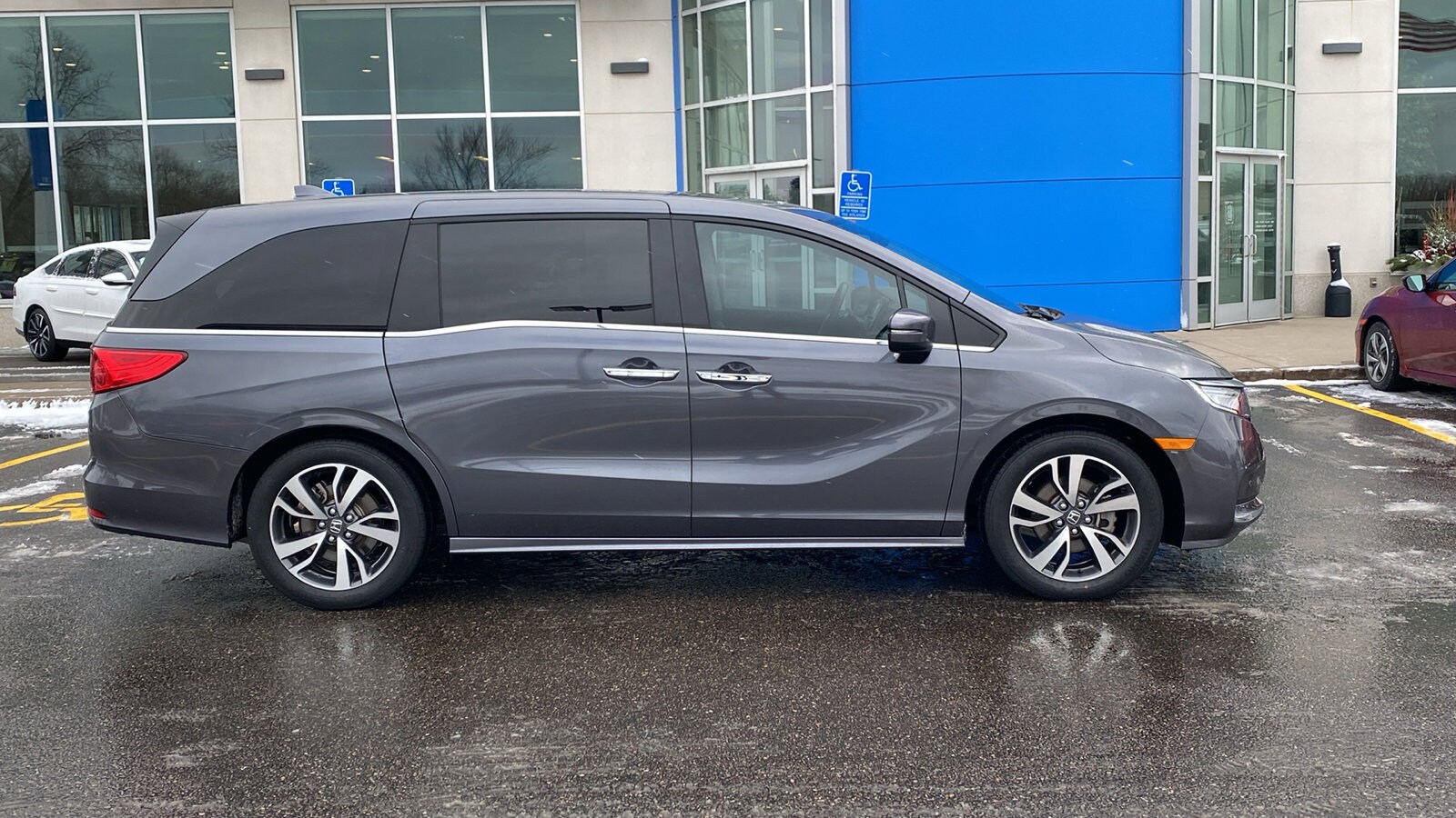 2024 Honda Odyssey Touring photo 4
