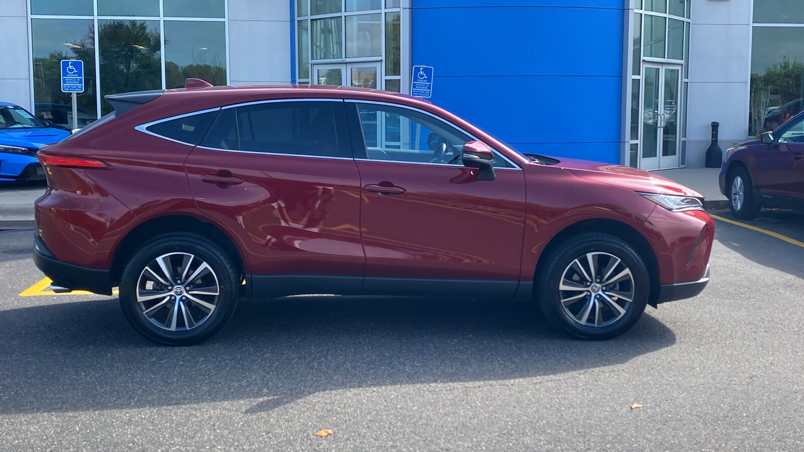 2023 Toyota Venza LE photo 4