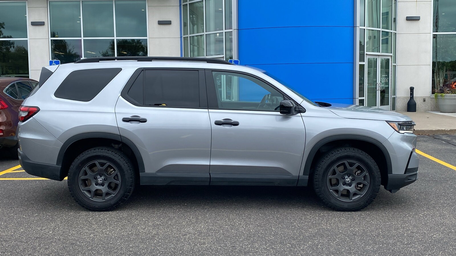 2025 Honda Pilot TrailSport photo 4