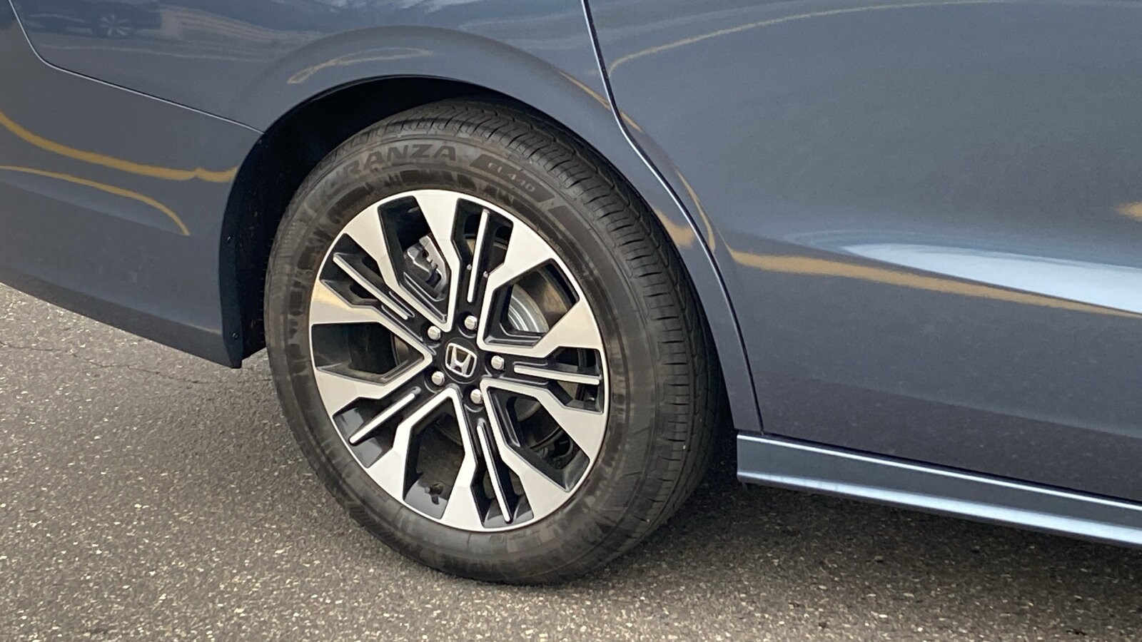 2025 Honda Odyssey Elite photo 3