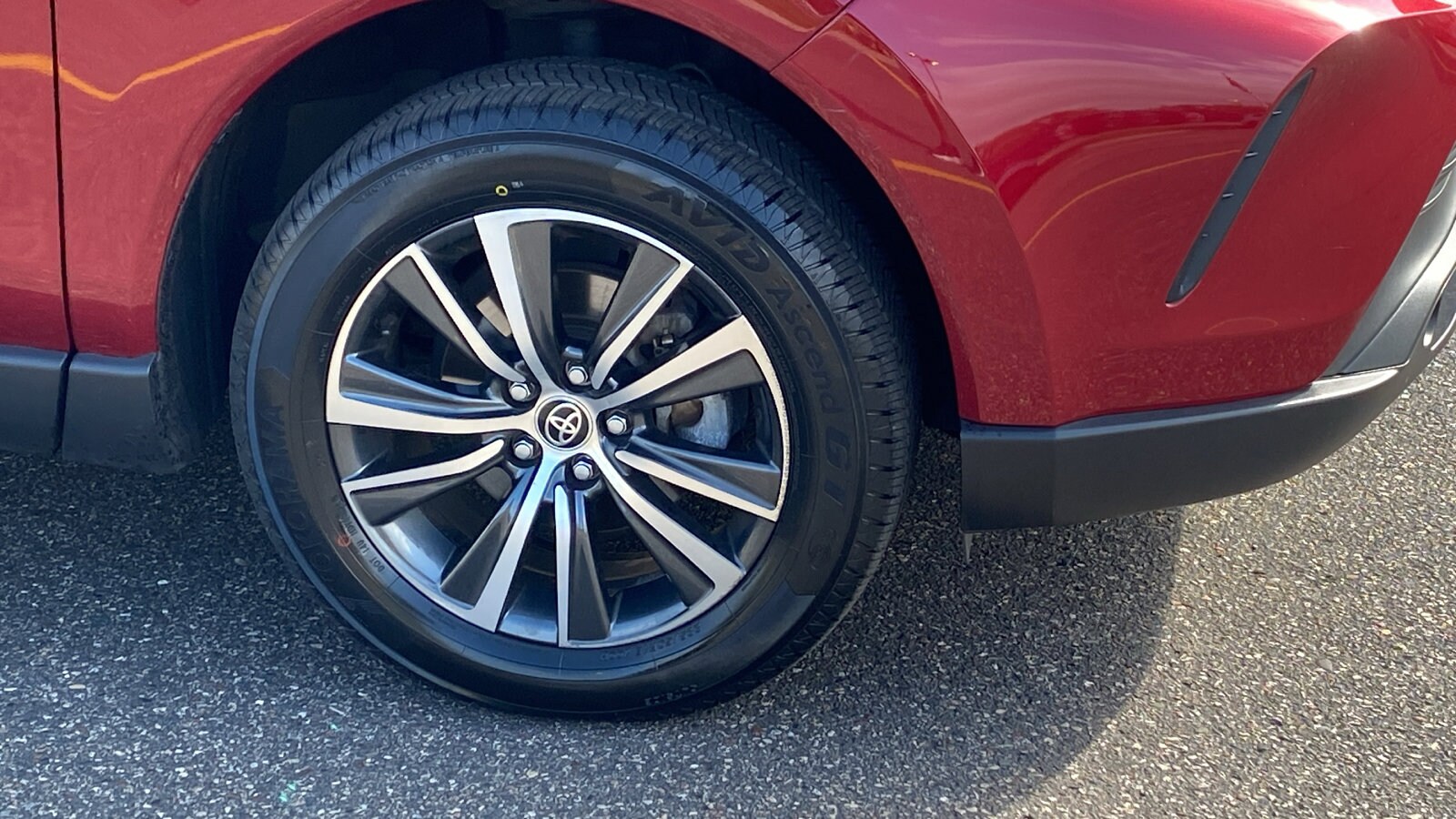2023 Toyota Venza LE photo 3