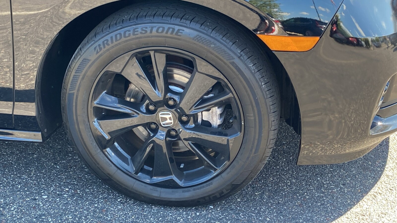 2024 Honda Odyssey Sport photo 2