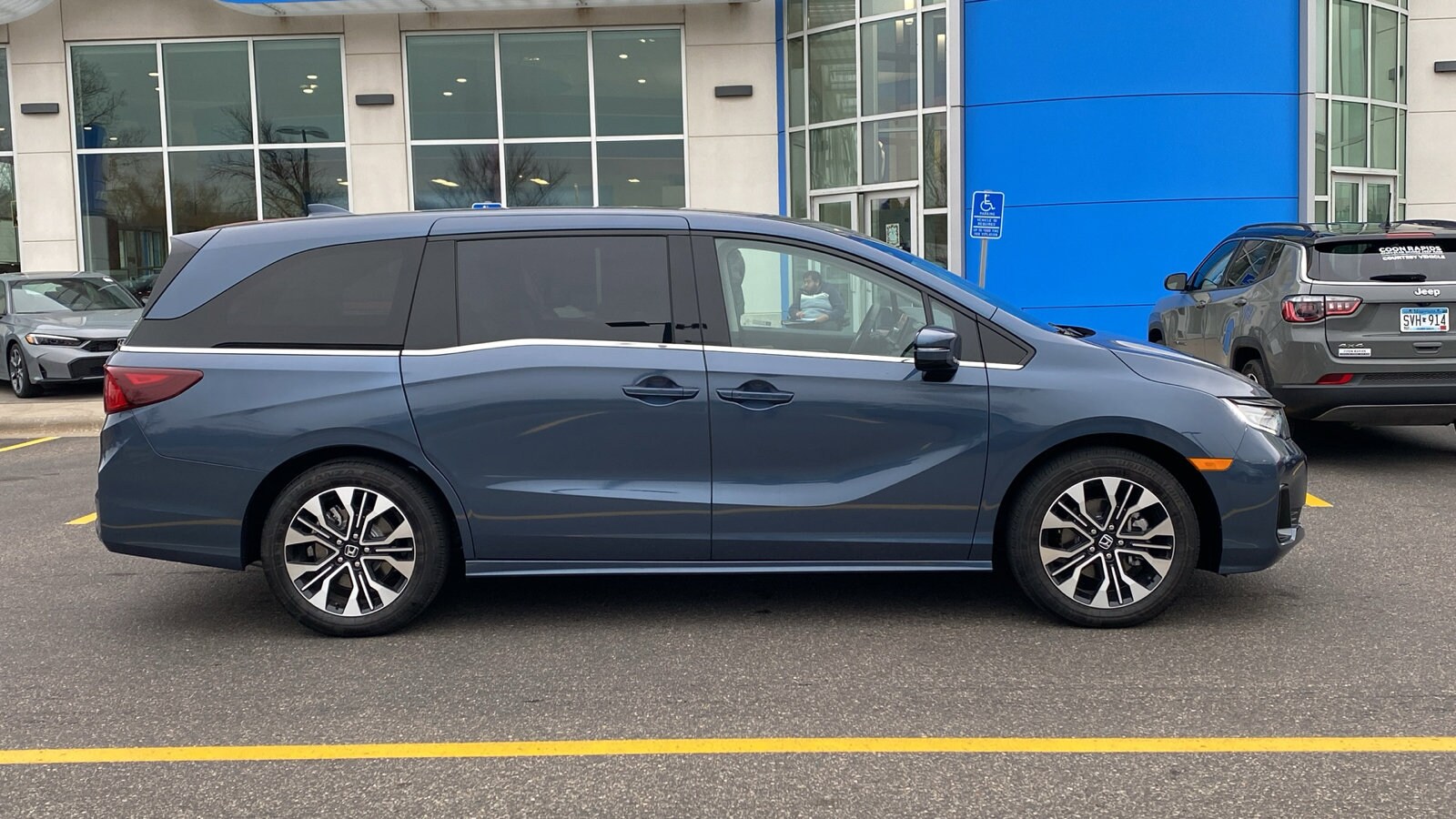 2025 Honda Odyssey Elite photo 4