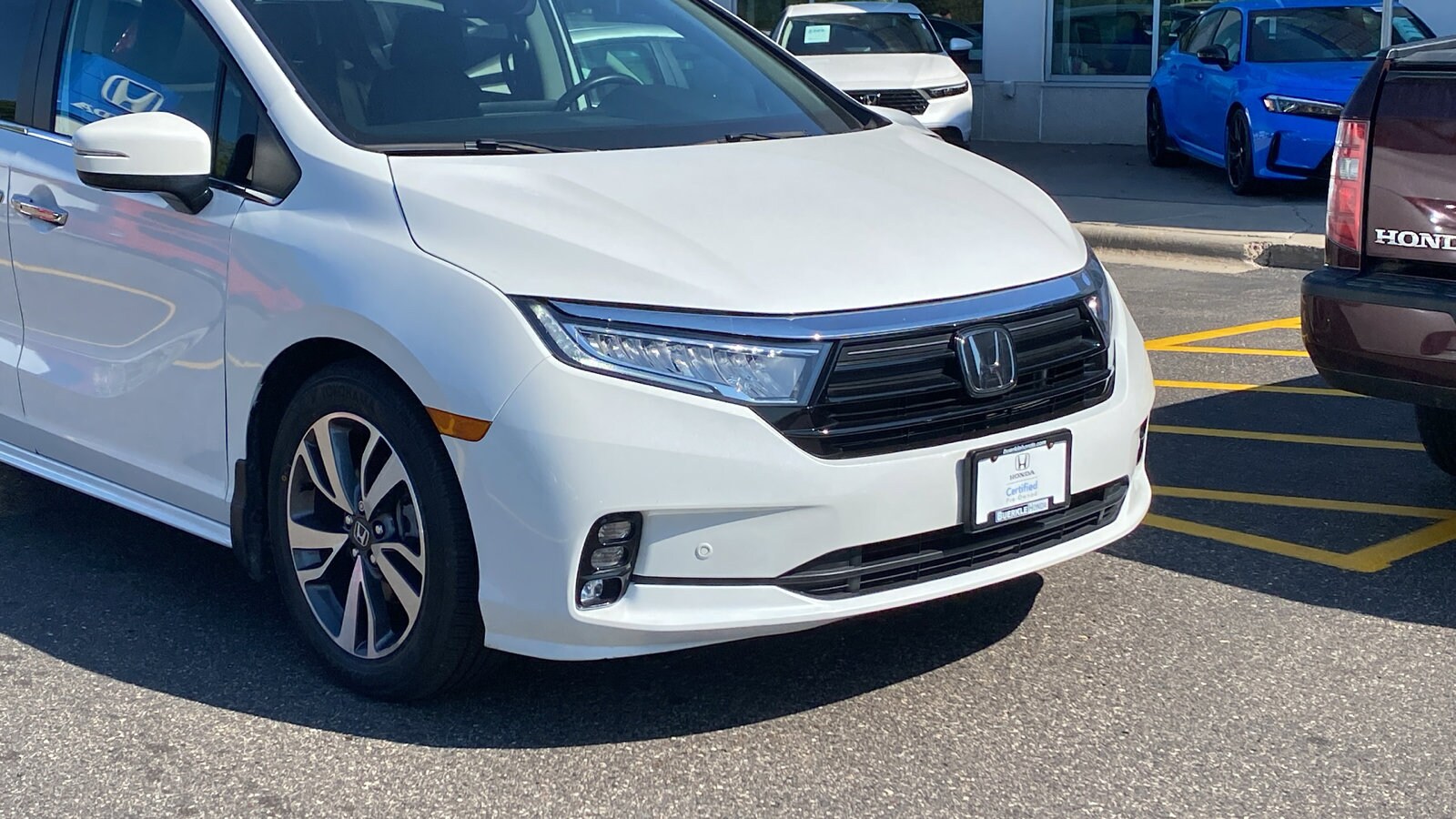 2023 Honda Odyssey Touring photo 2