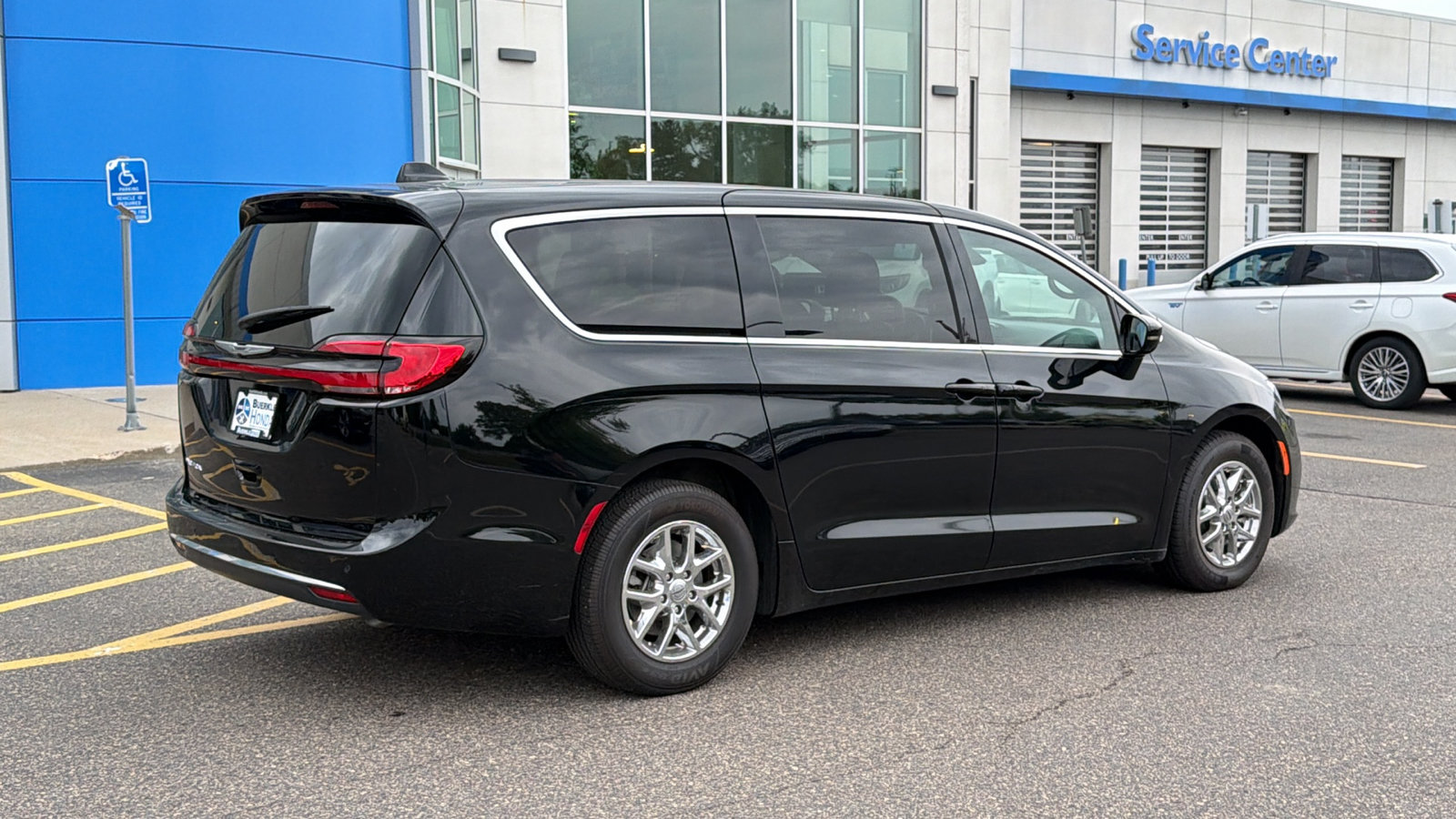 Used 2025 Chrysler Pacifica Select Select FWD