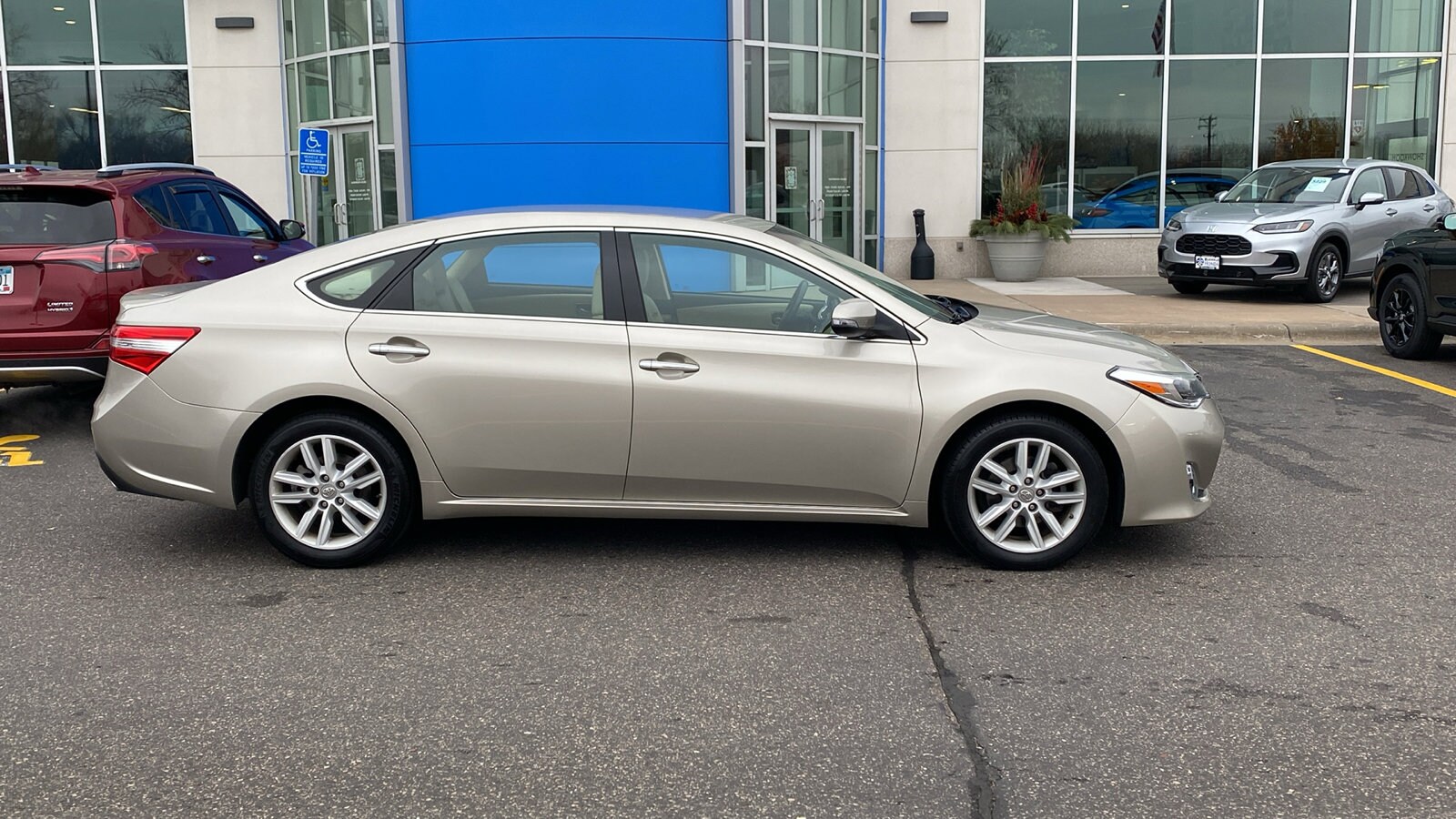 2014 Toyota Avalon XLE photo 4