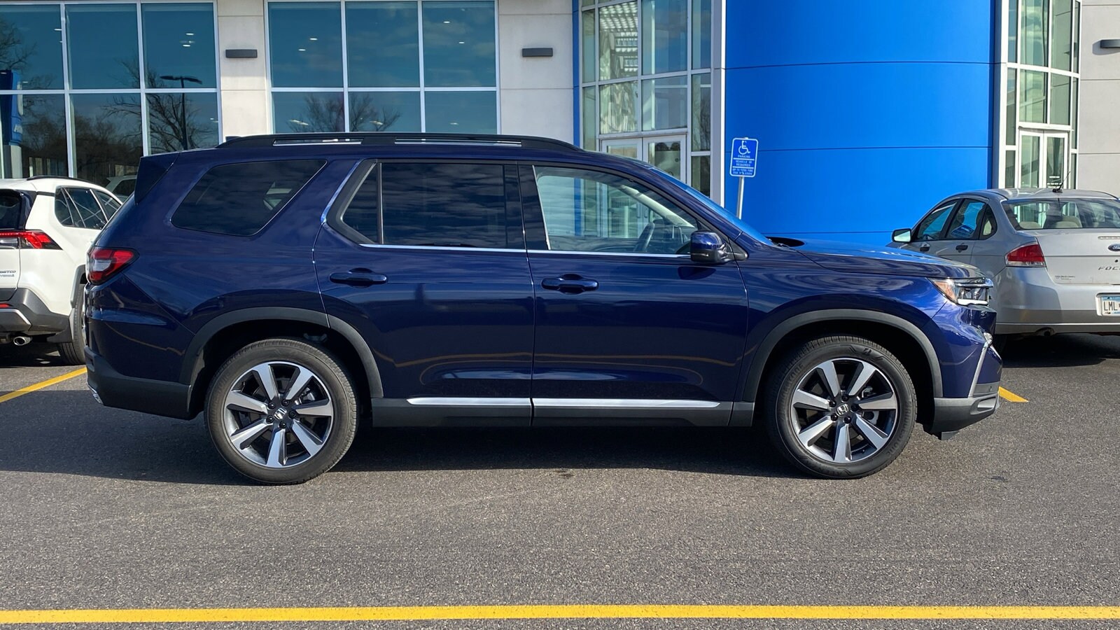 2025 Honda Pilot Touring photo 3