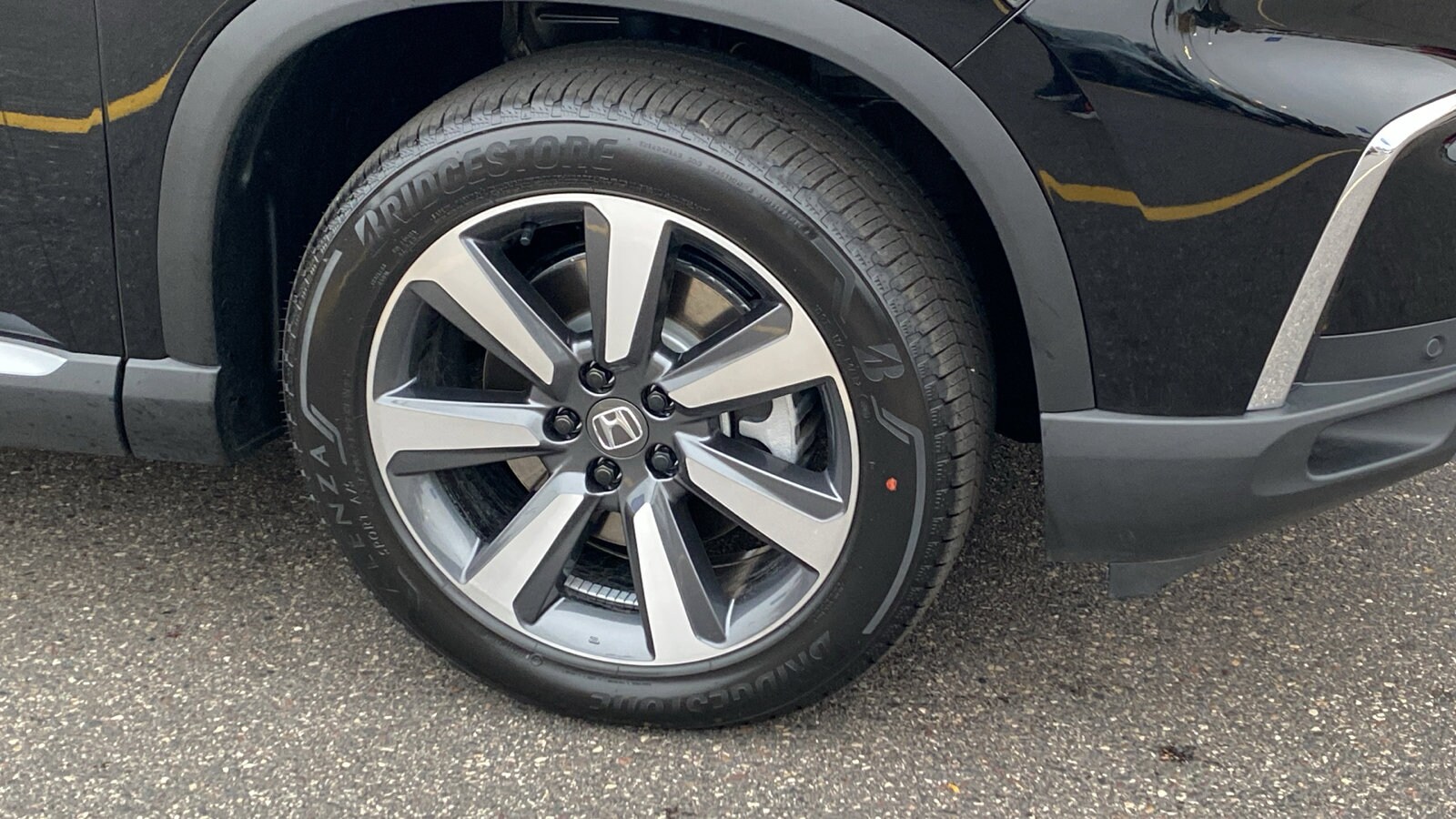 2025 Honda Pilot Touring photo 3