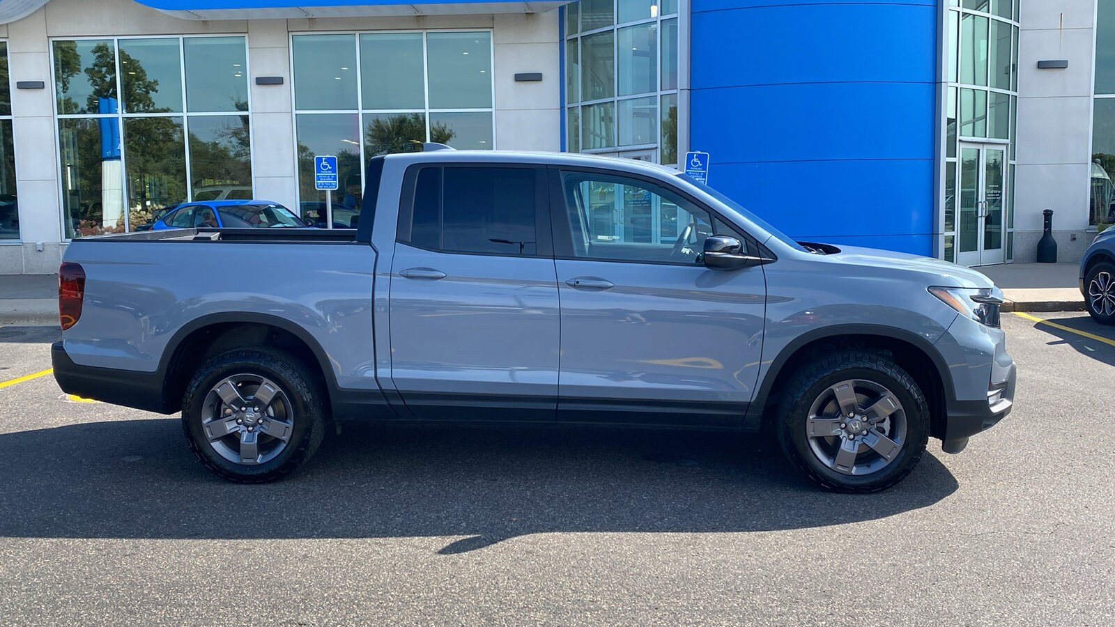 2024 Honda Ridgeline TrailSport photo 2