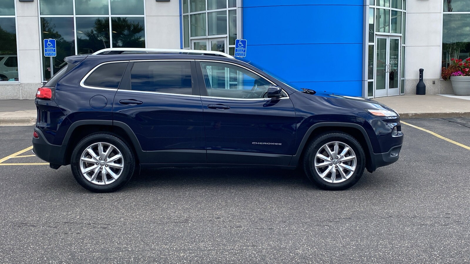 2016 Jeep Cherokee Limited photo 4