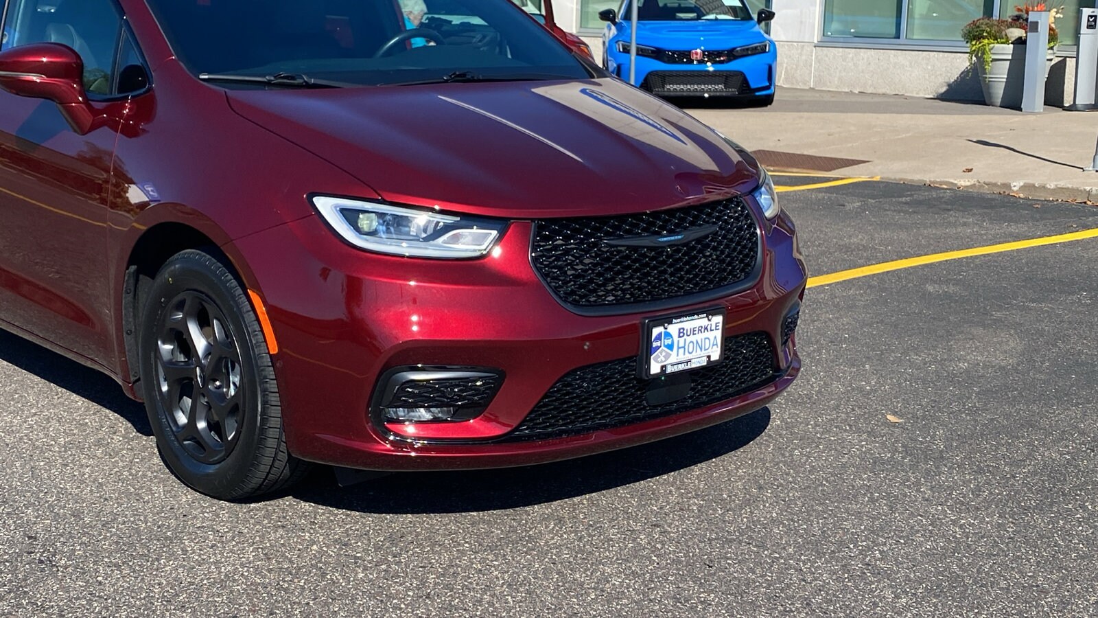 2021 Chrysler Pacifica Hybrid Touring L photo 2