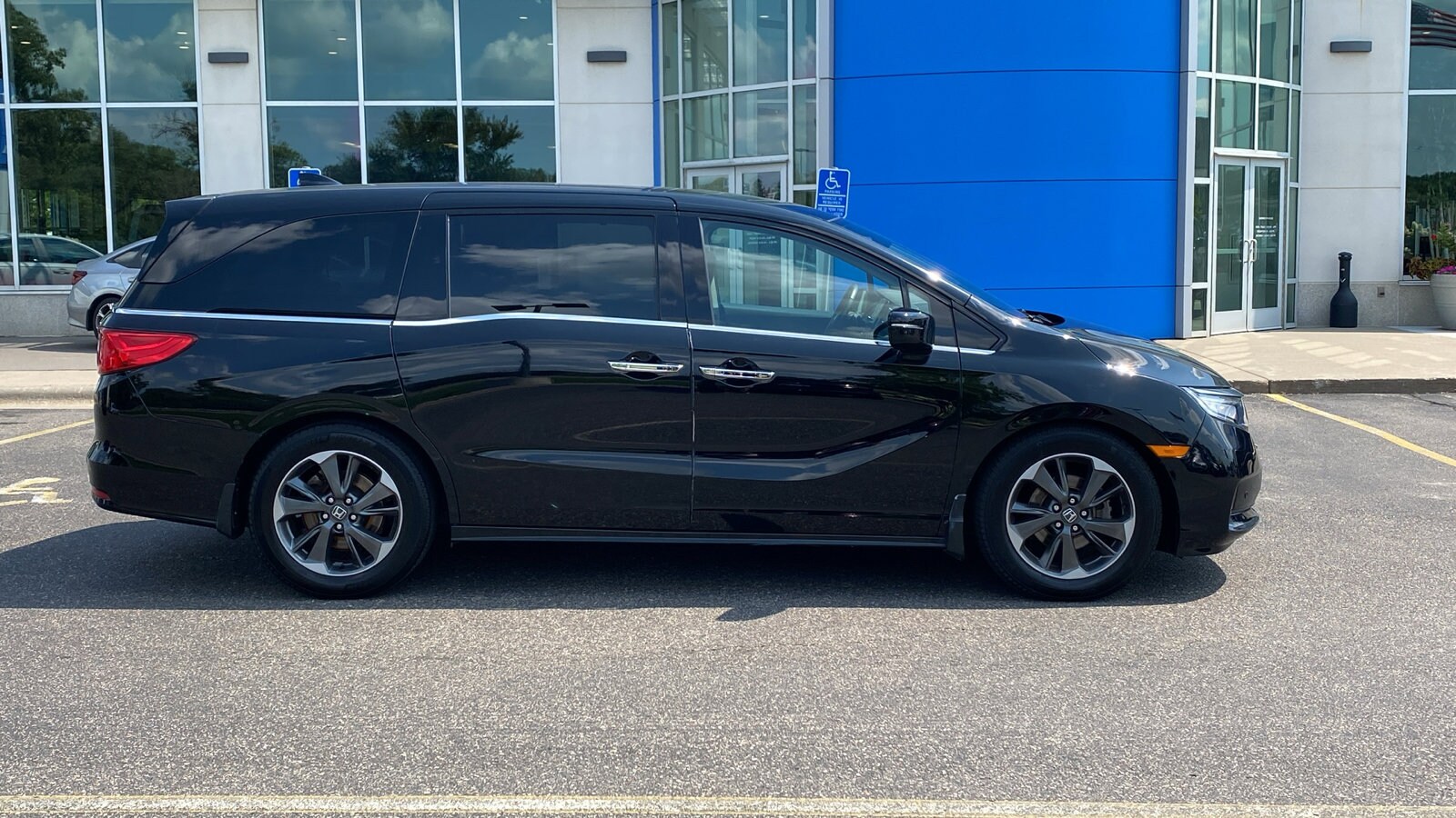 2023 Honda Odyssey Elite photo 4