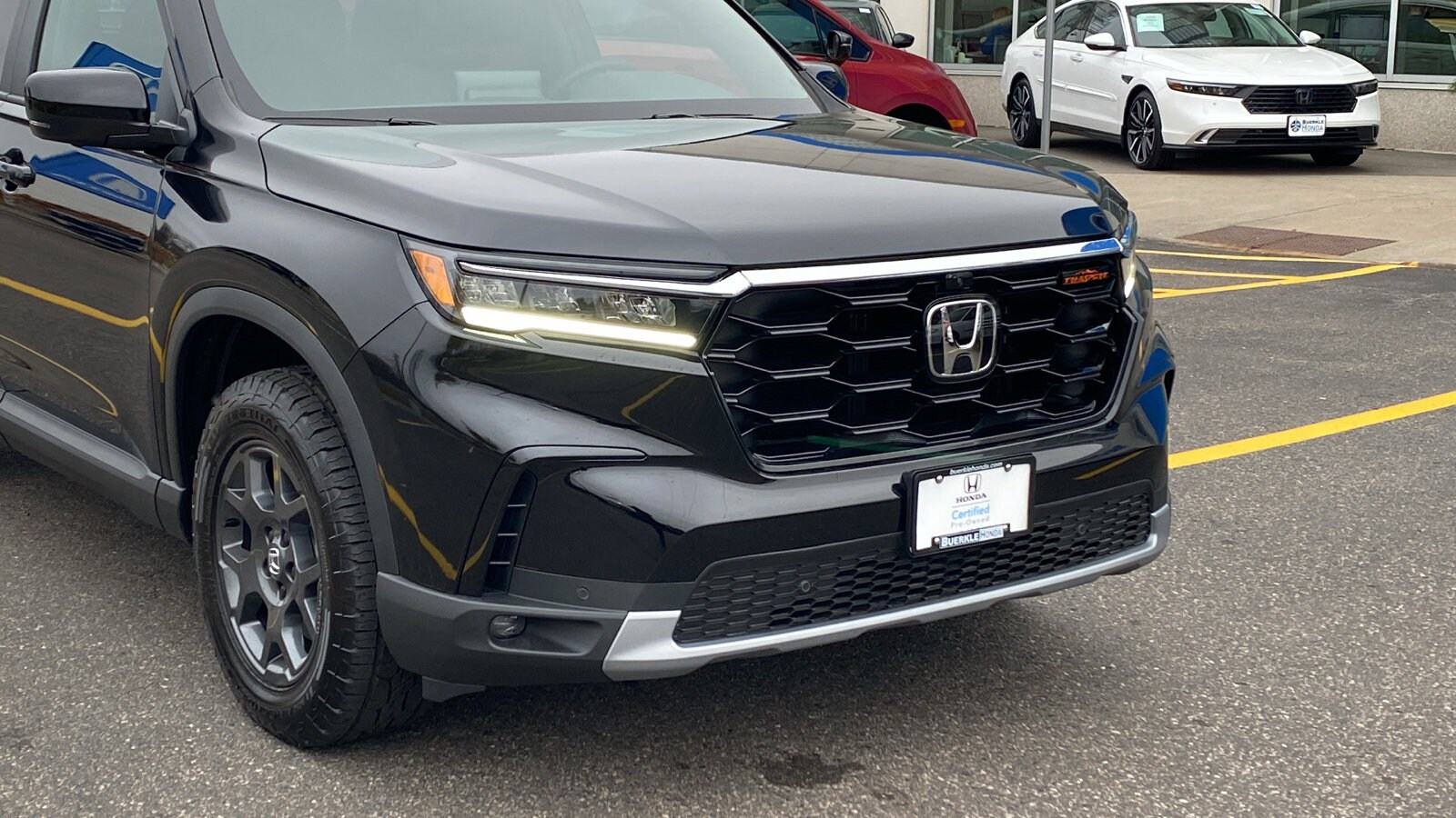 2025 Honda Pilot TrailSport photo 2