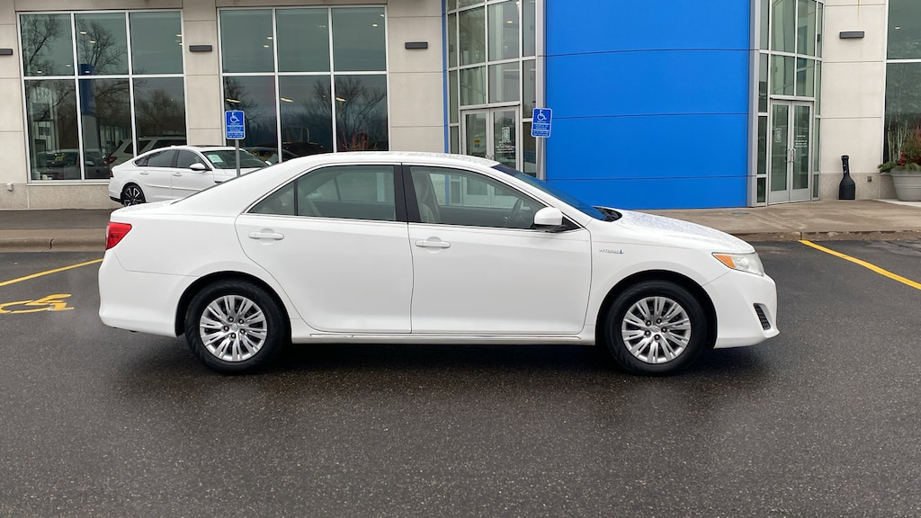 Used 2014 Toyota Camry Hybrid LE Sedan