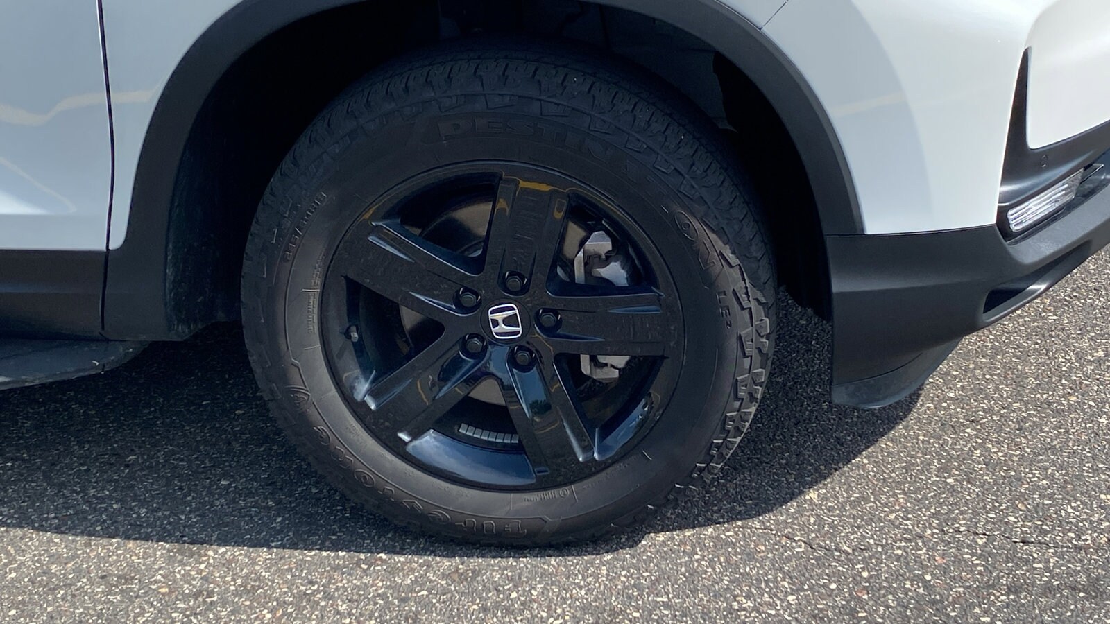 2023 Honda Ridgeline Black Edition photo 3