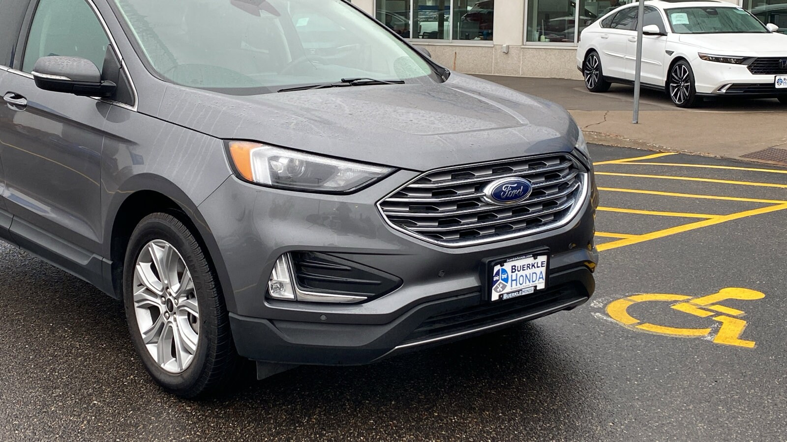 2024 Ford Edge Titanium photo 2