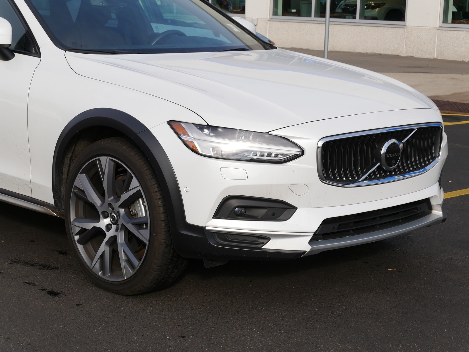Used 2022 Volvo V90 Cross Country  with VIN YV4062NL9N1149647 for sale in Saint Paul, Minnesota