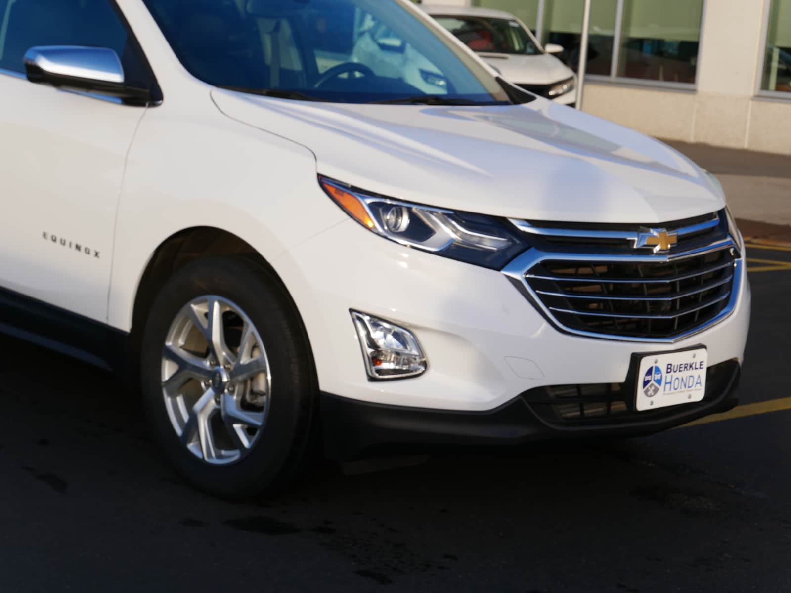 Used 2020 Chevrolet Equinox Premier with VIN 3GNAXXEV3LS613487 for sale in Saint Paul, Minnesota