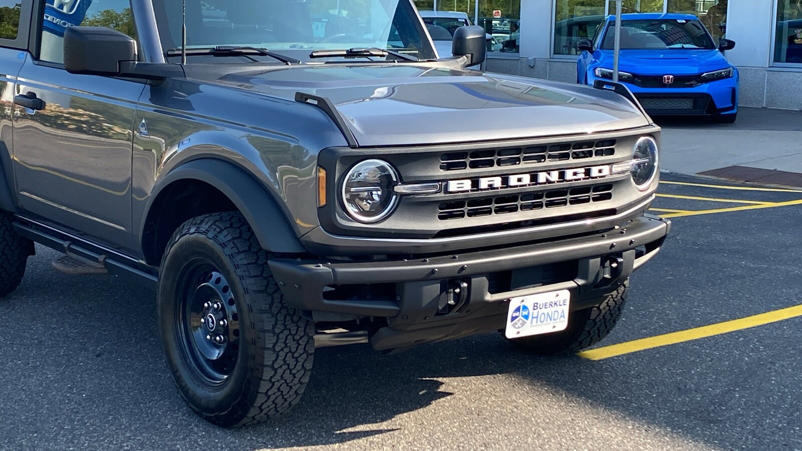 2022 Ford Bronco Black Diamond photo 2