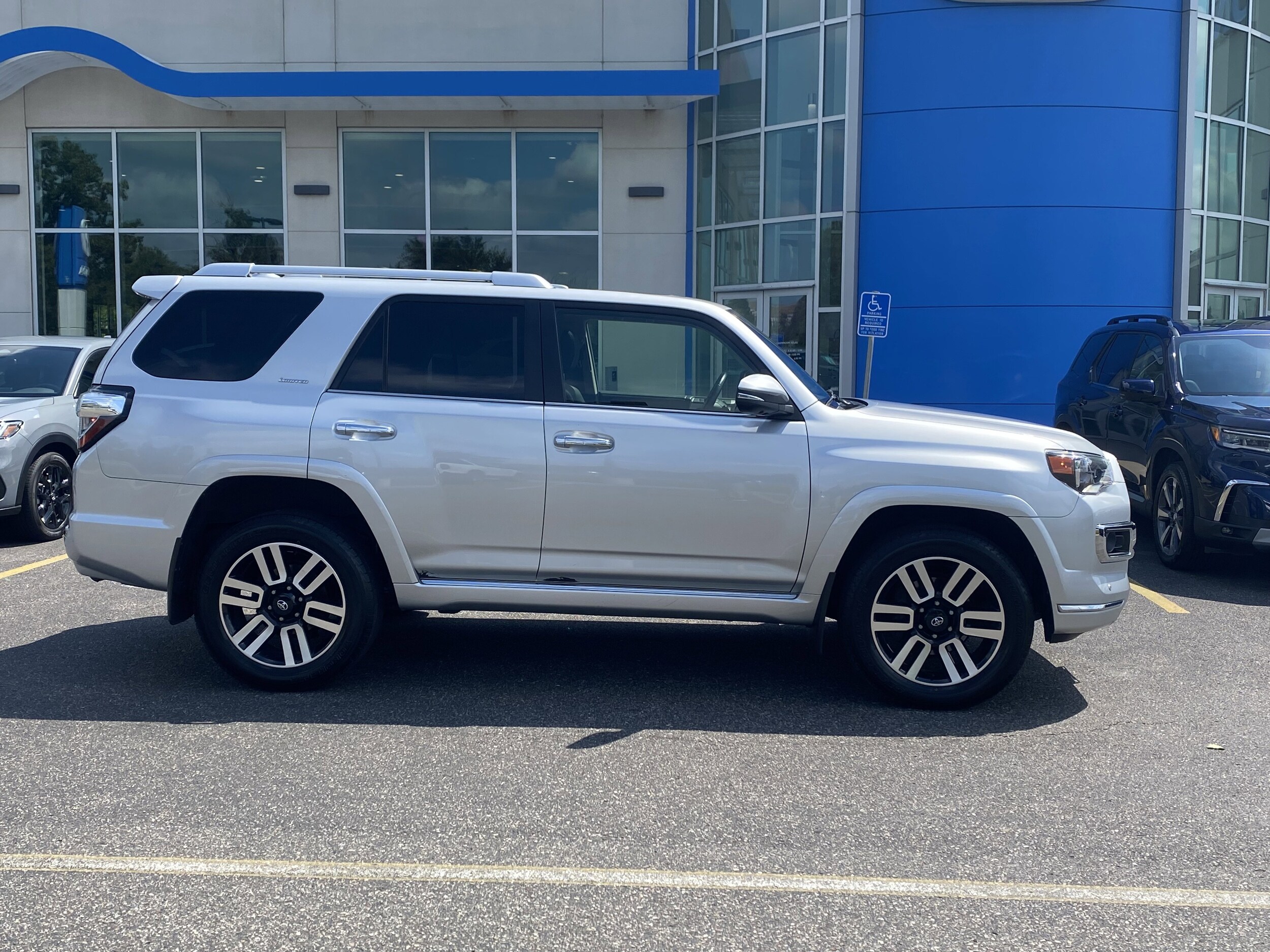 2022 Toyota 4Runner Limited photo 4