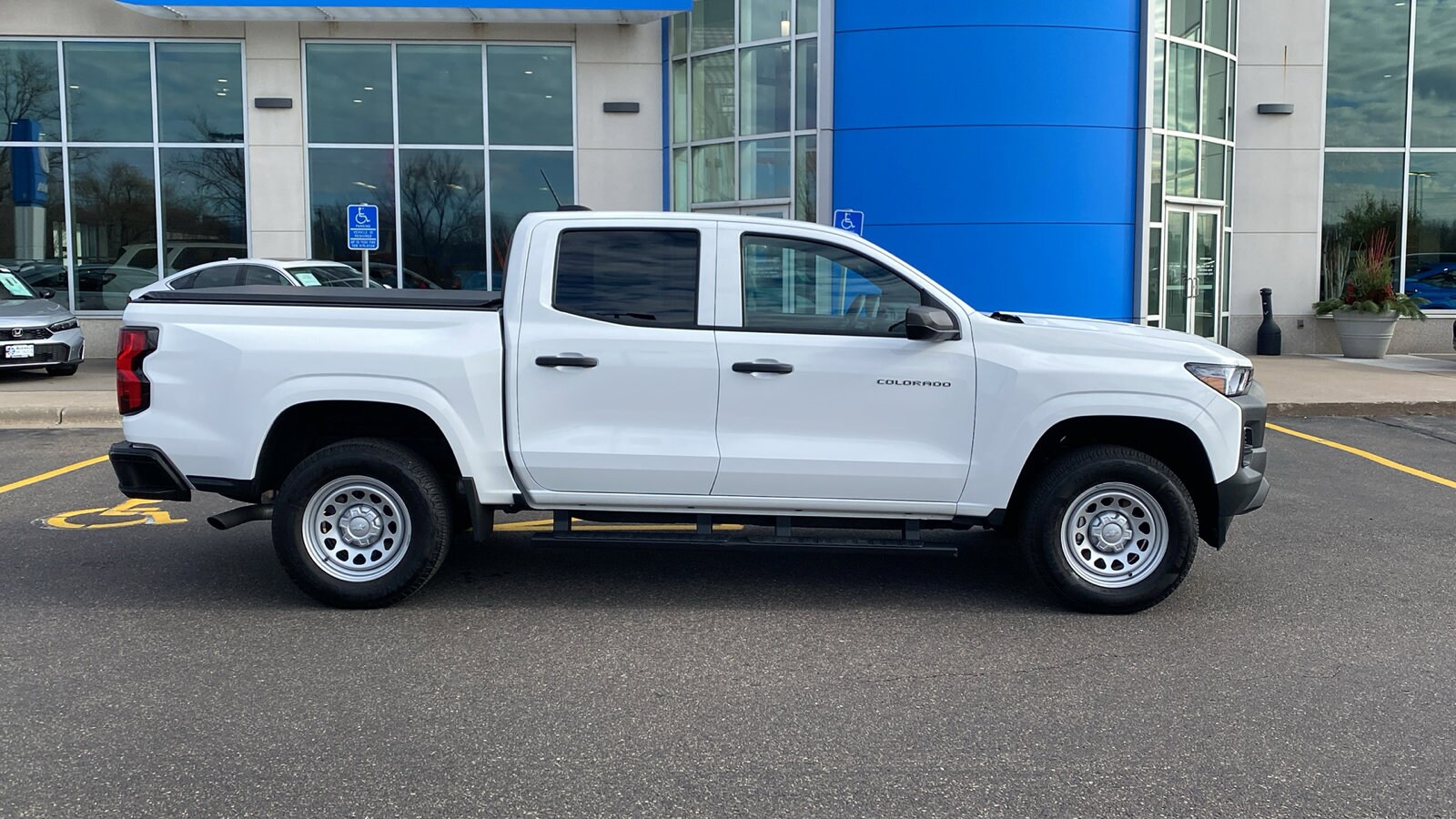 2023 Chevrolet Colorado Work Truck photo 4