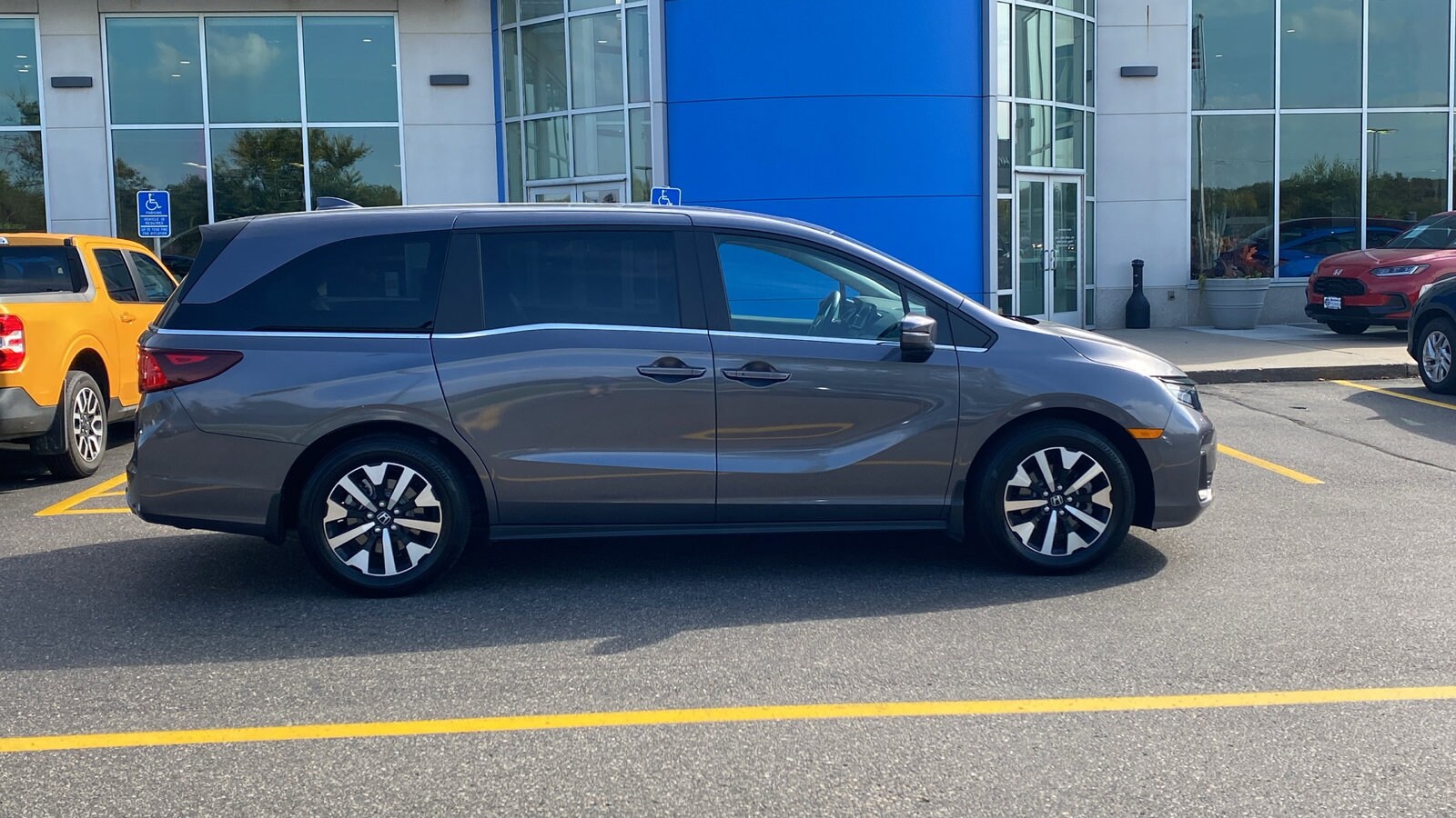 2025 Honda Odyssey EX-L photo 4