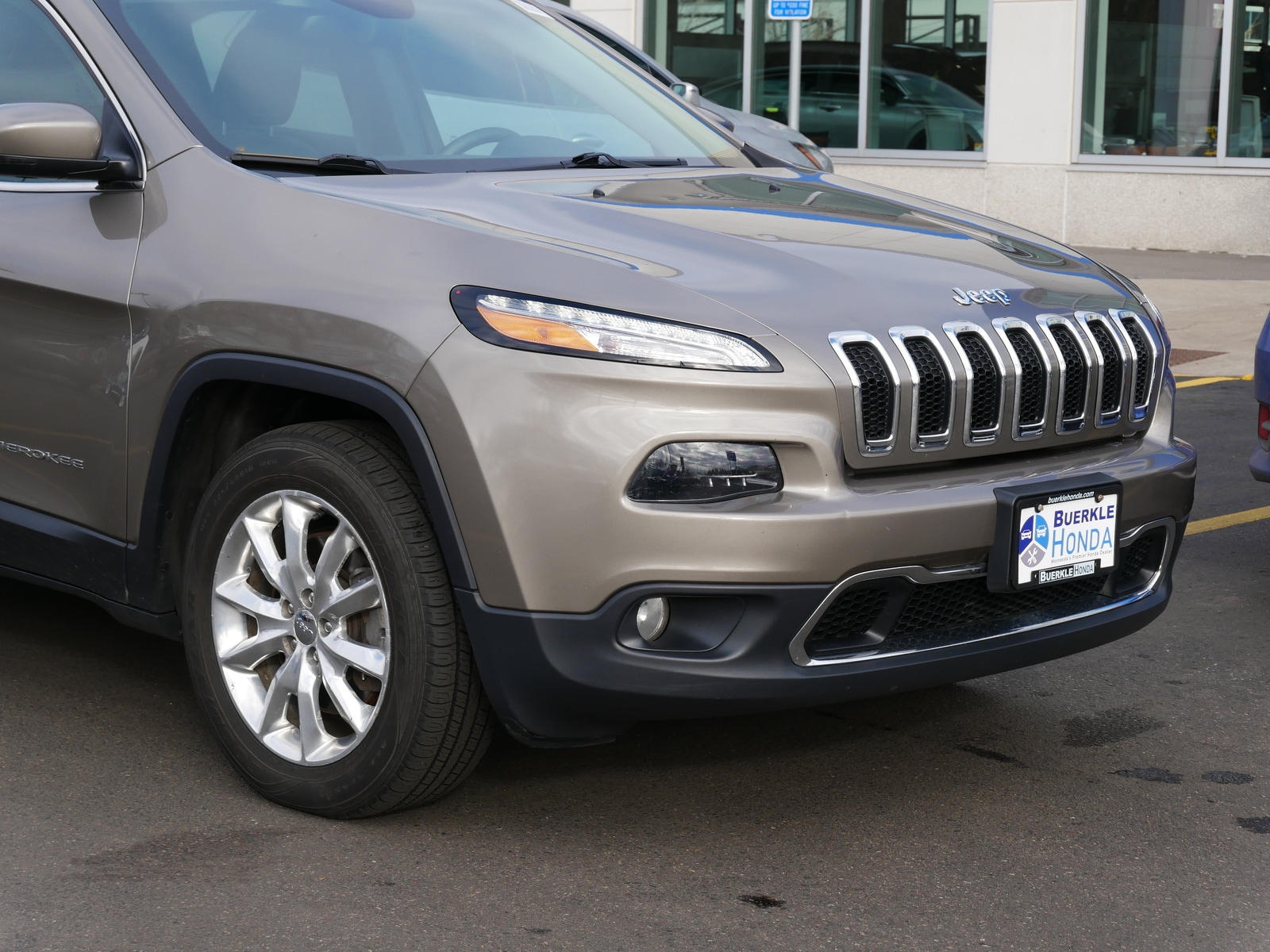 Used 2016 Jeep Cherokee Limited with VIN 1C4PJMDS4GW241016 for sale in Saint Paul, Minnesota