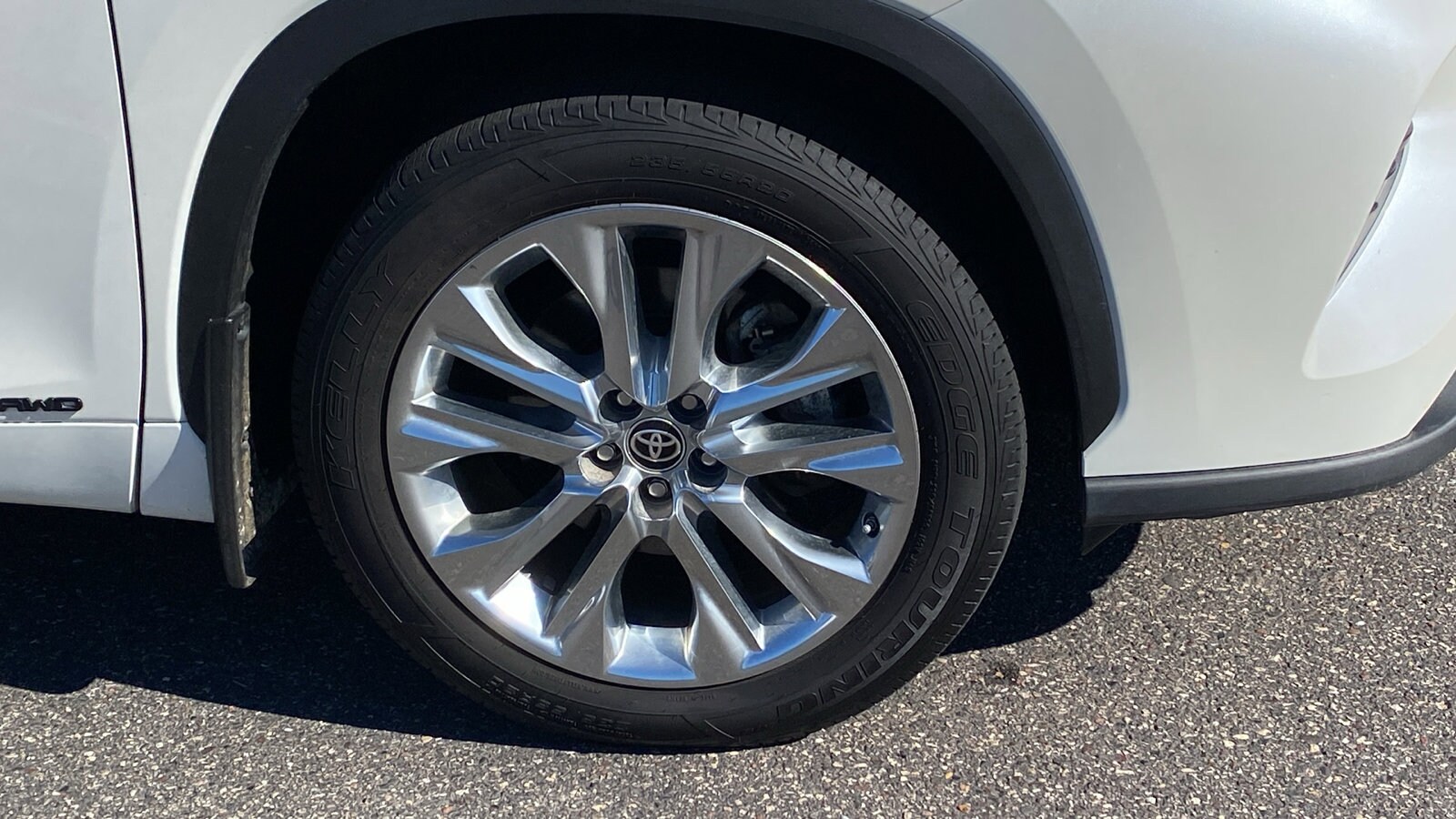2021 Toyota Highlander Hybrid Limited photo 3