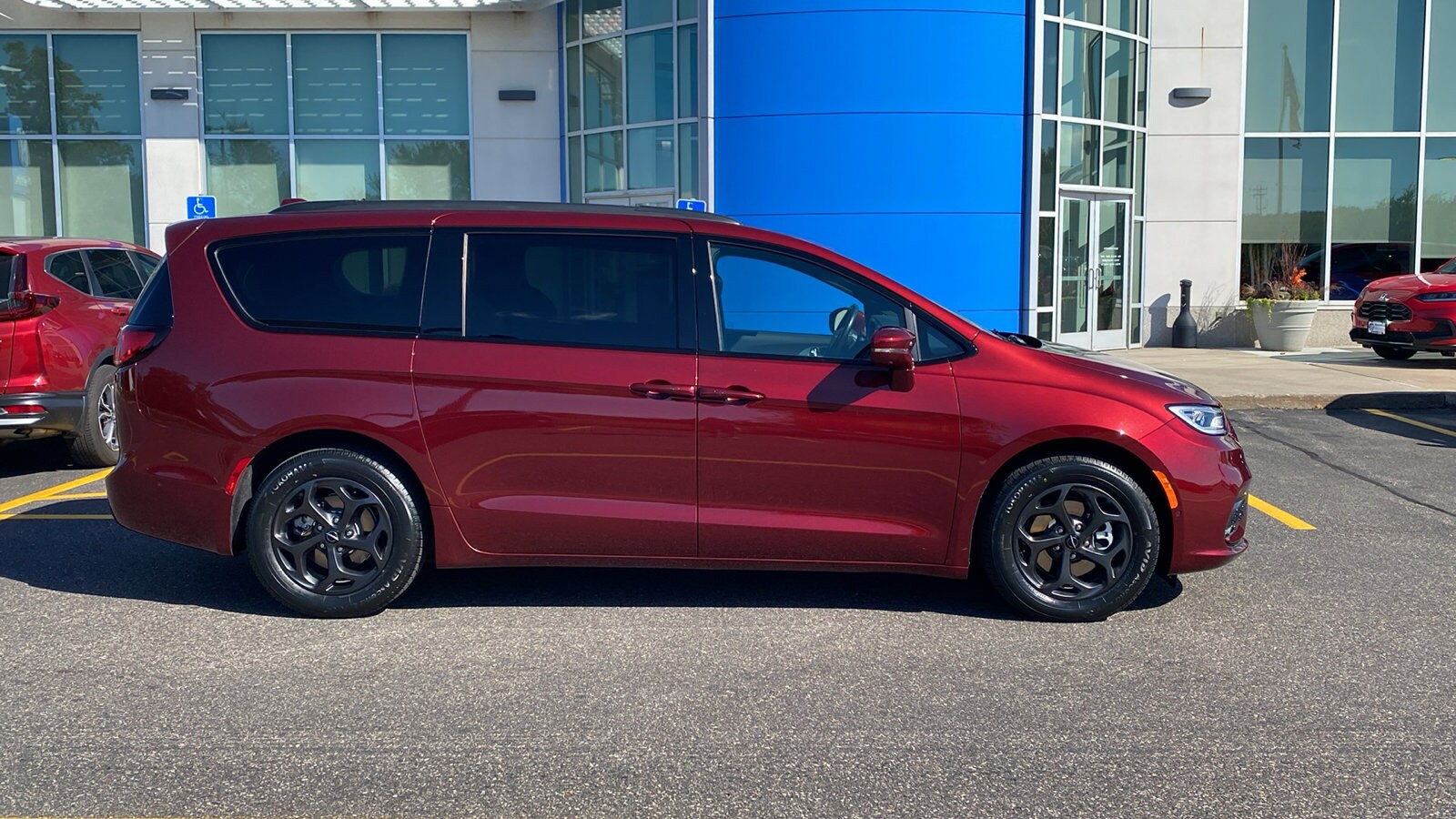 2021 Chrysler Pacifica Hybrid Touring L photo 4