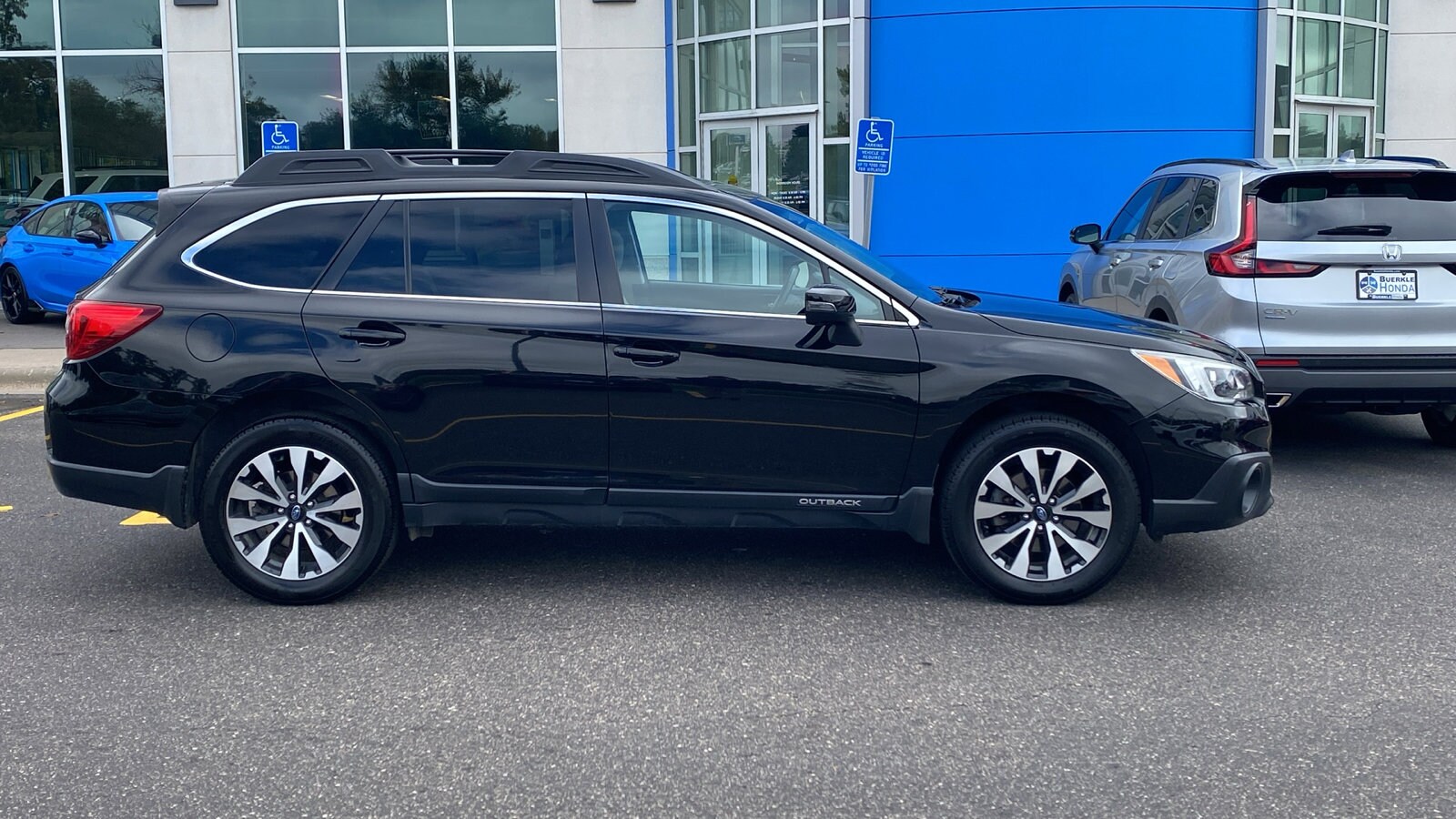 2016 Subaru Outback 3.6R Limited photo 3