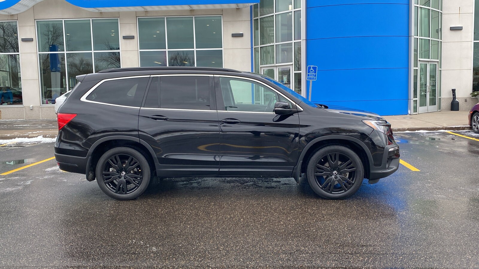 2022 Honda Pilot Special Edition photo 3