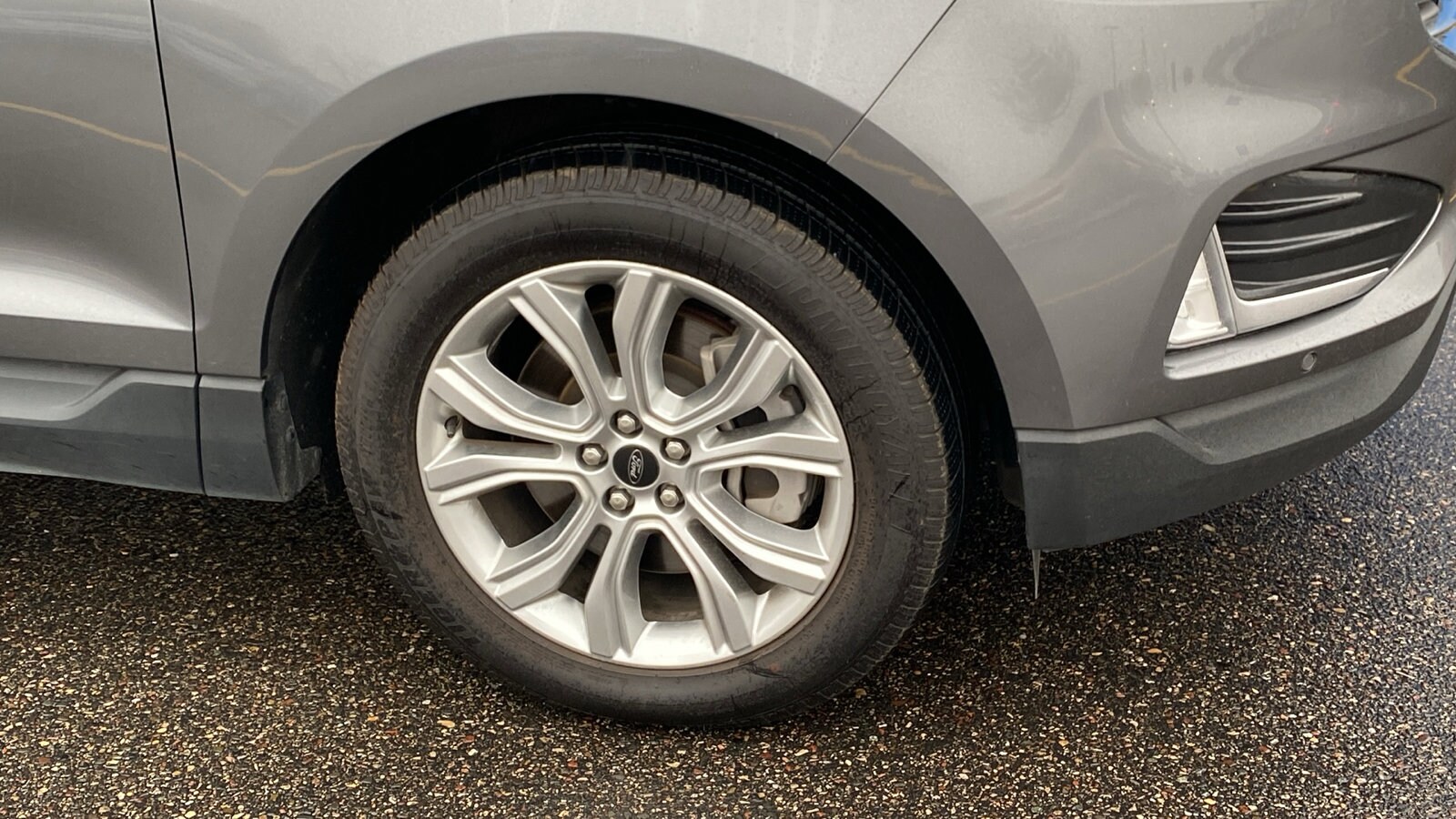 2024 Ford Edge Titanium photo 3