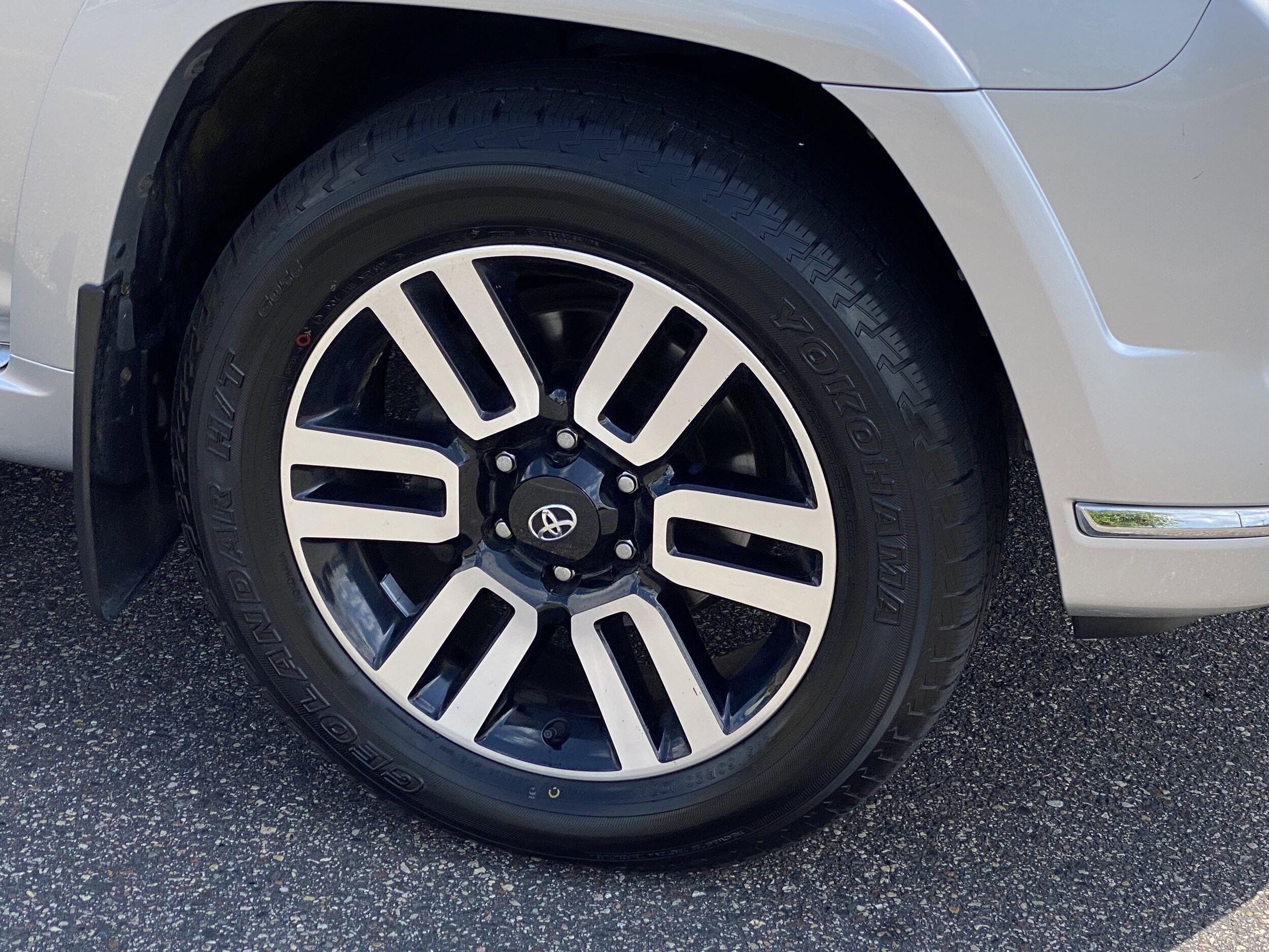 2022 Toyota 4Runner Limited photo 3