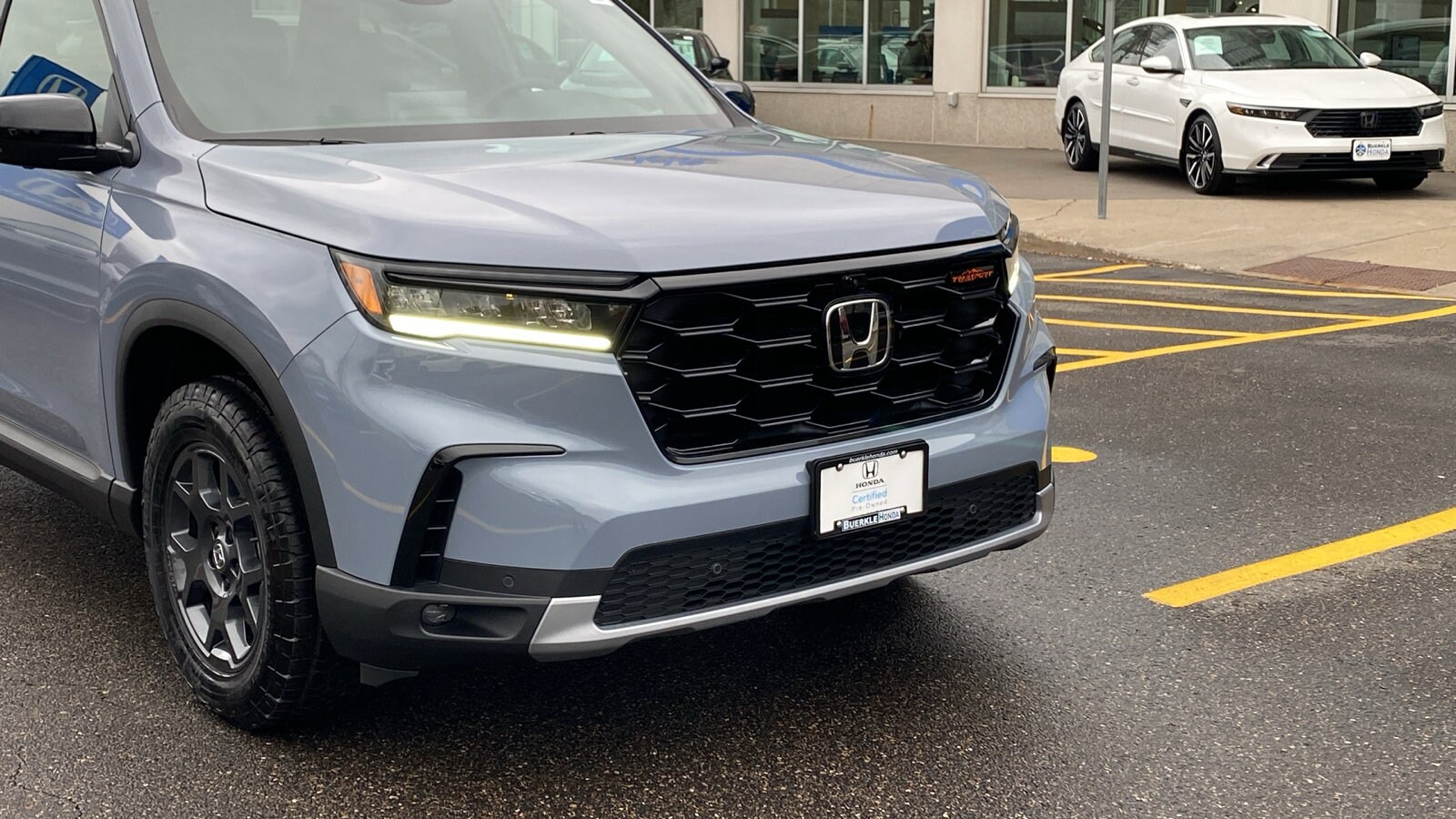 2025 Honda Pilot TrailSport photo 2
