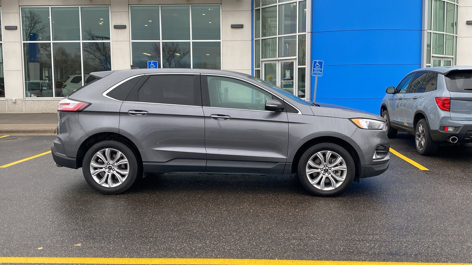 2024 Ford Edge Titanium photo 4