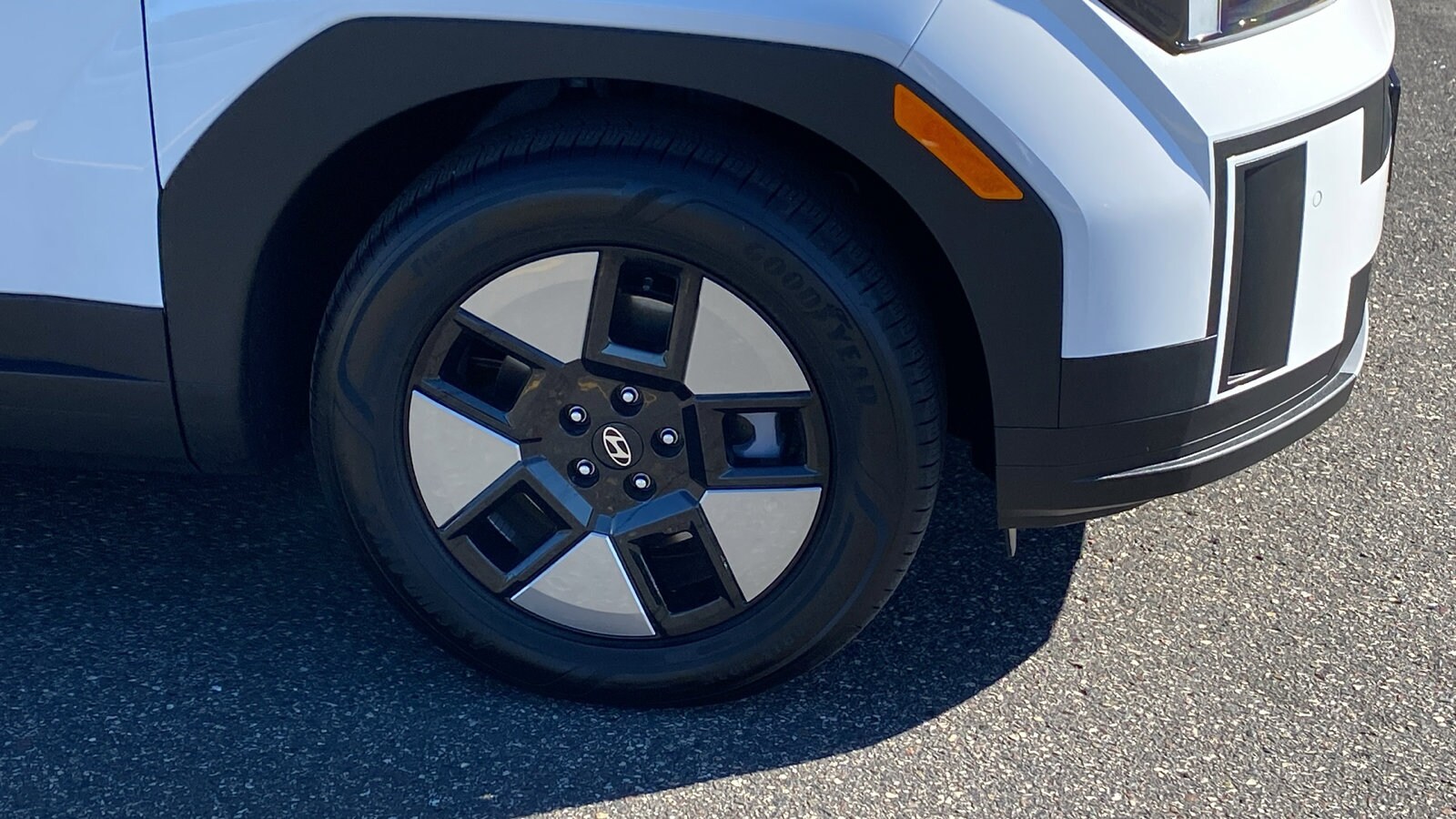 2025 Hyundai Santa Fe SEL photo 3