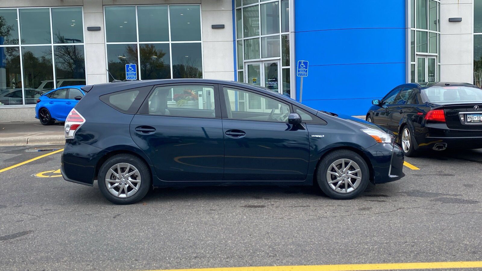 2017 Toyota Prius V Two photo 4