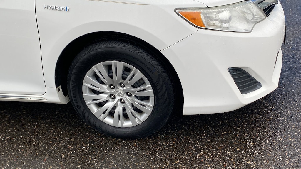 Used 2014 Toyota Camry Hybrid LE Sedan