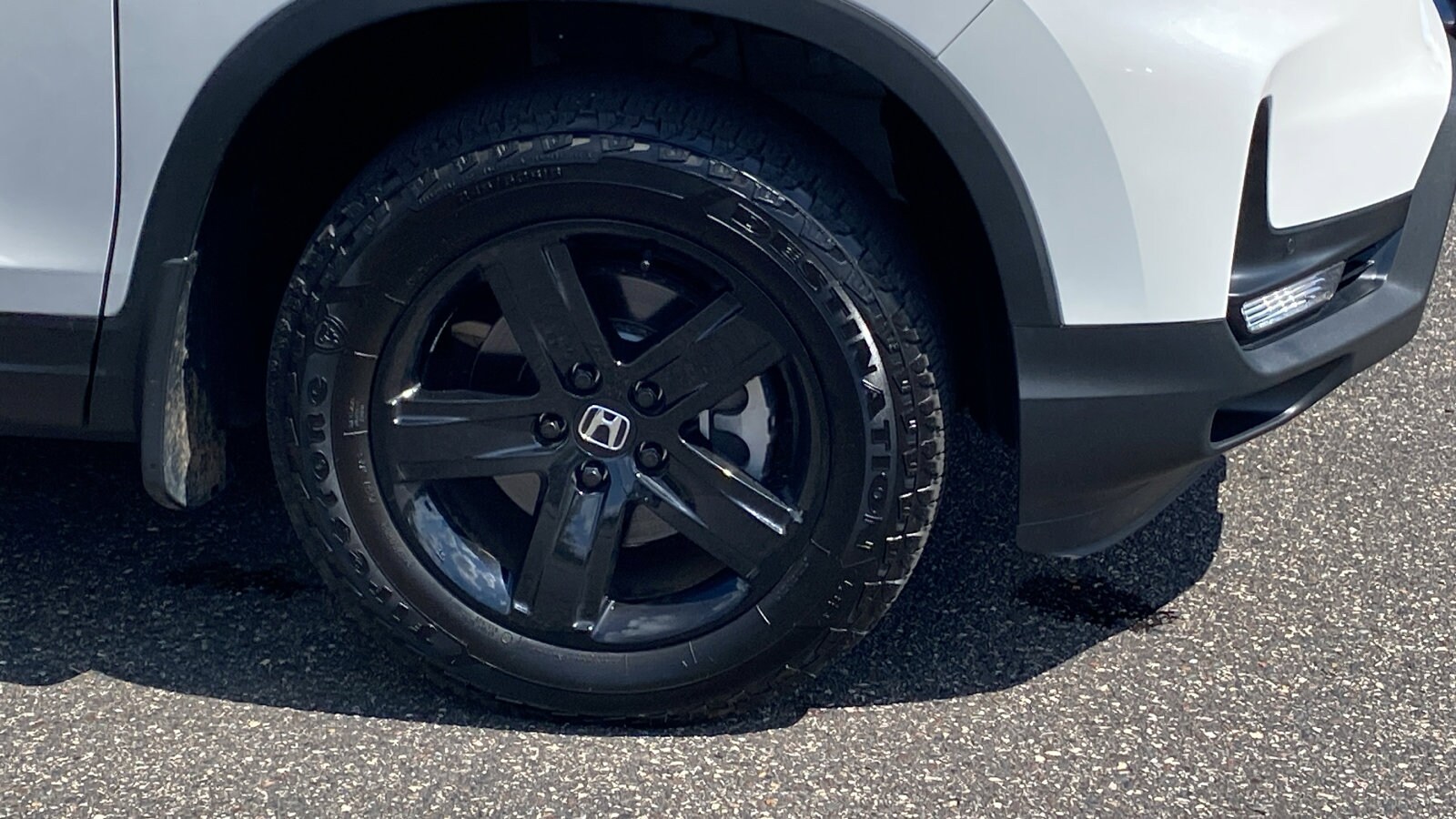 2023 Honda Ridgeline Black Edition photo 3