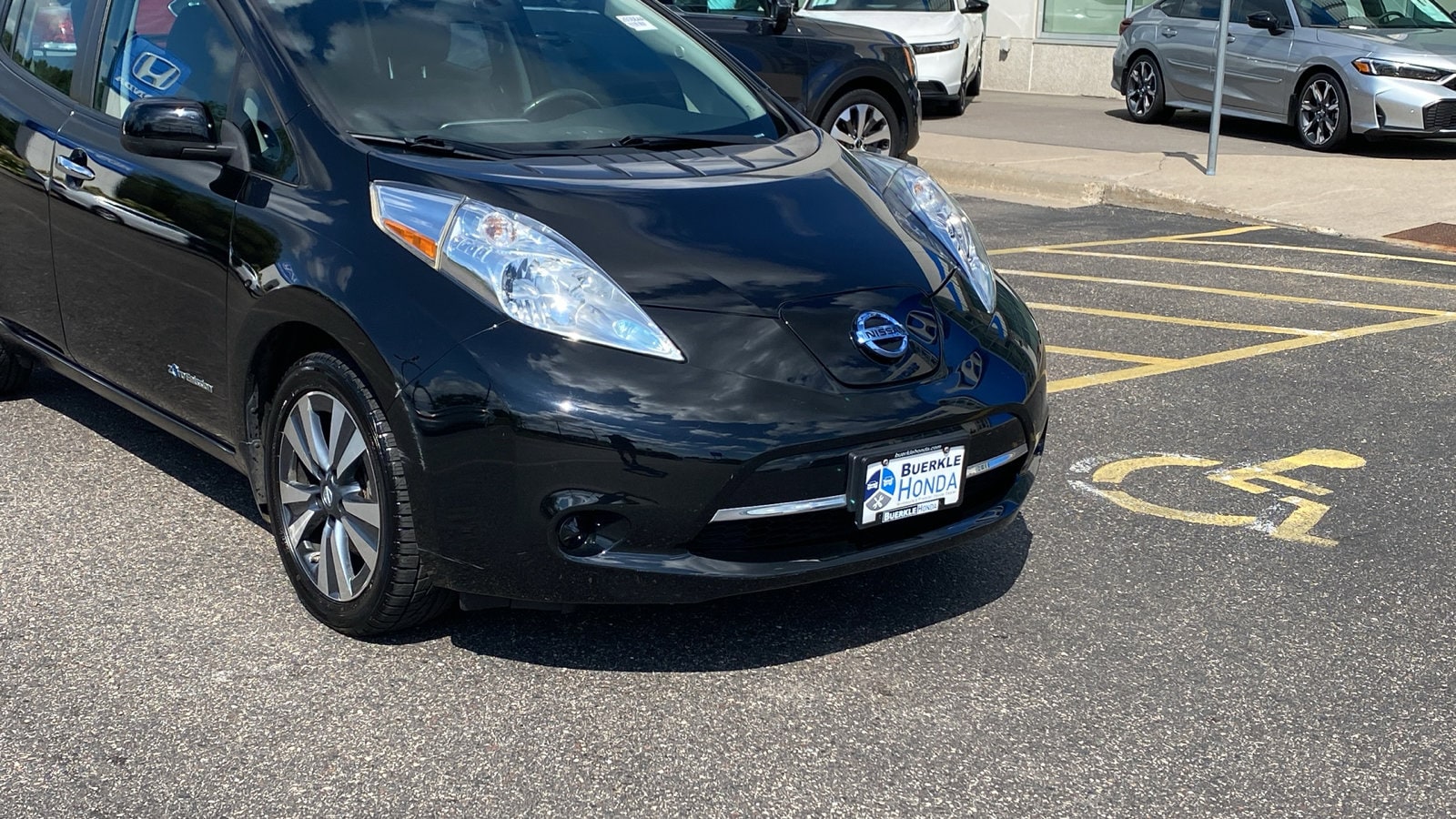 Used 2017 Nissan LEAF SV with VIN 1N4BZ0CP8HC308766 for sale in Saint Paul, Minnesota