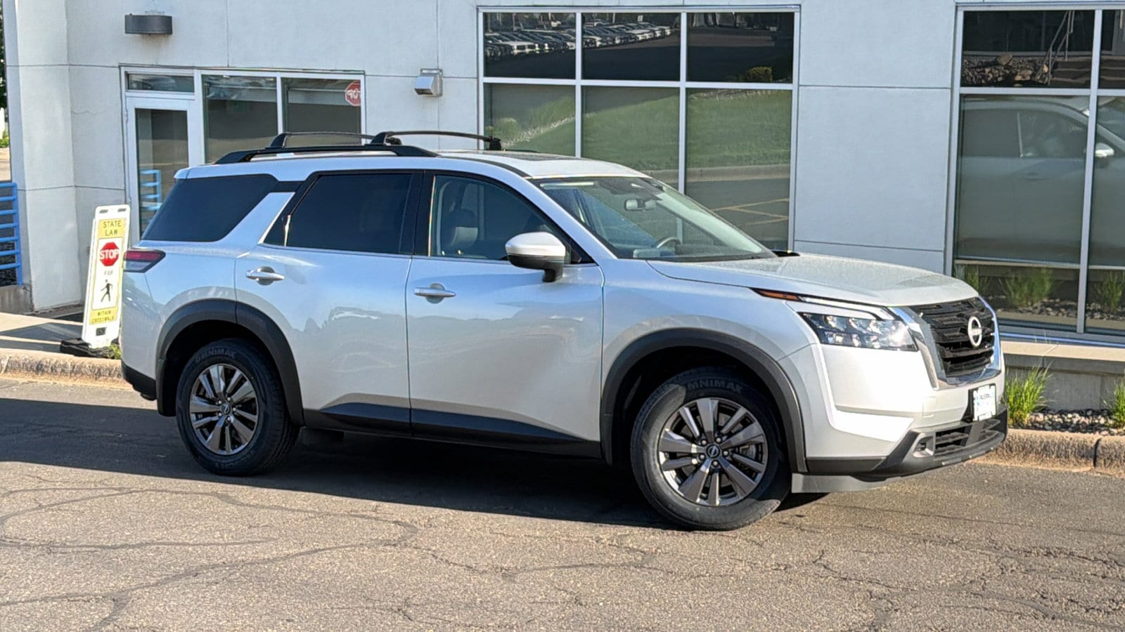 2023 Nissan Pathfinder SV 4WD's photo